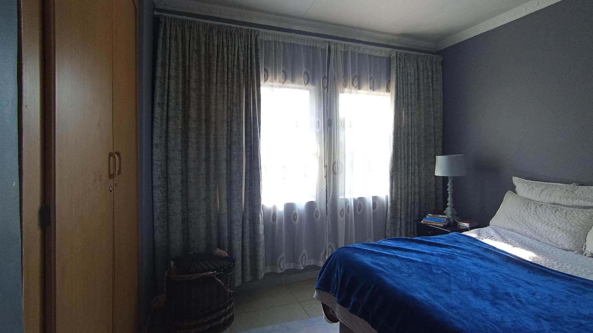 Bed Room 2 - 13 square meters of property in Amandasig