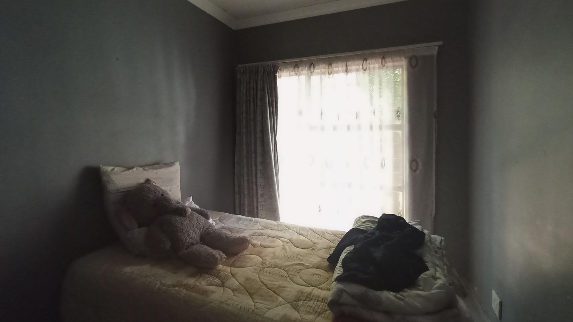 Bed Room 1 - 8 square meters of property in Amandasig