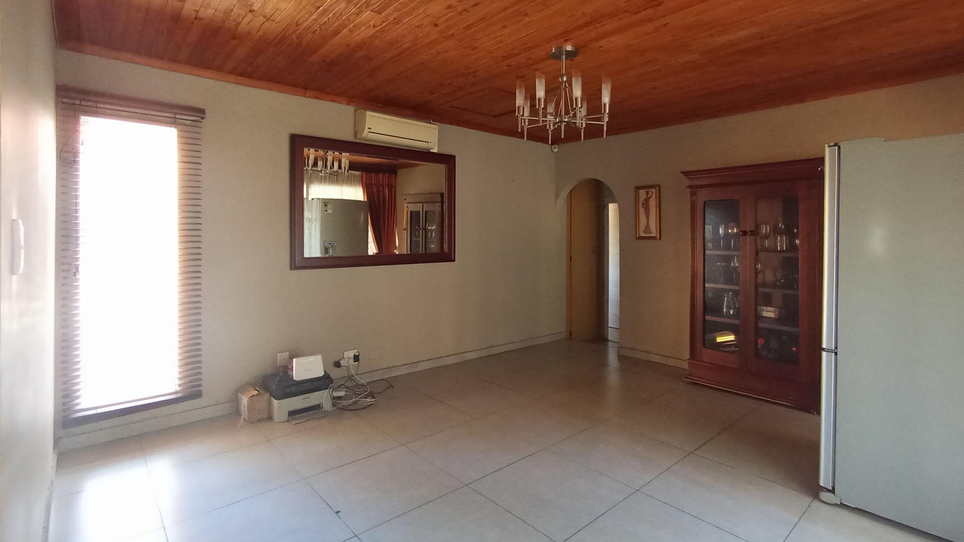 Dining Room - 20 square meters of property in Amandasig