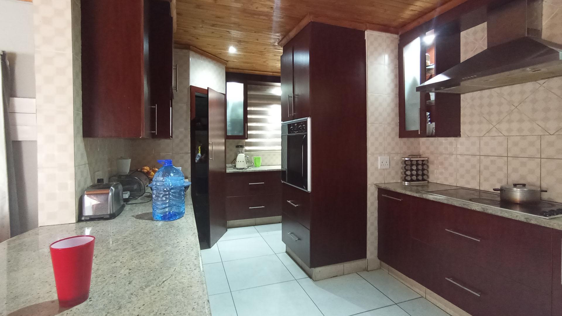 Kitchen - 17 square meters of property in Amandasig