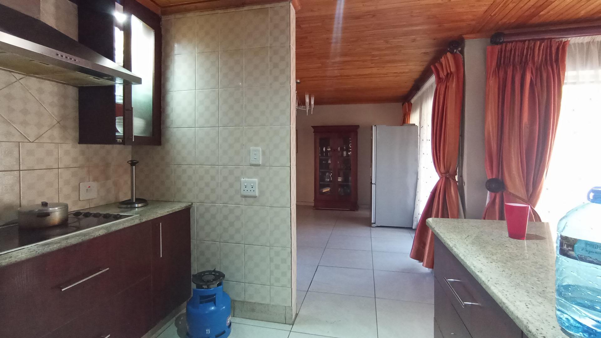 Kitchen - 17 square meters of property in Amandasig