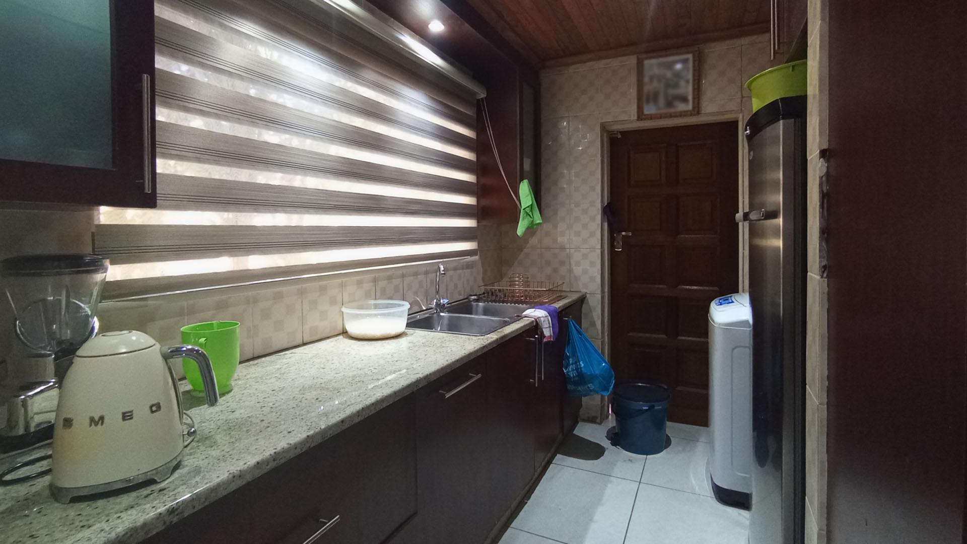 Kitchen - 17 square meters of property in Amandasig