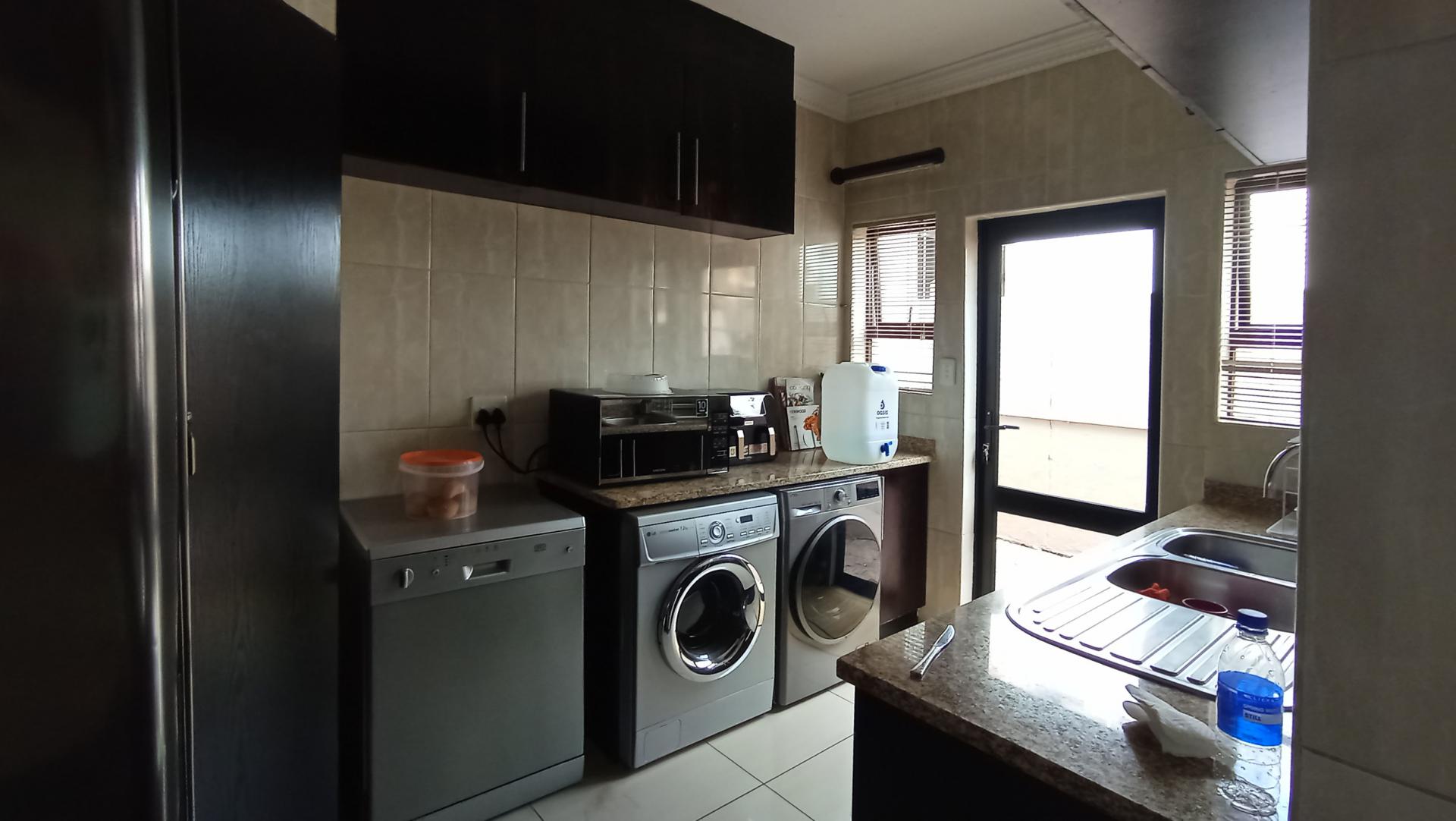 Kitchen - 27 square meters of property in Willow Acres Estate