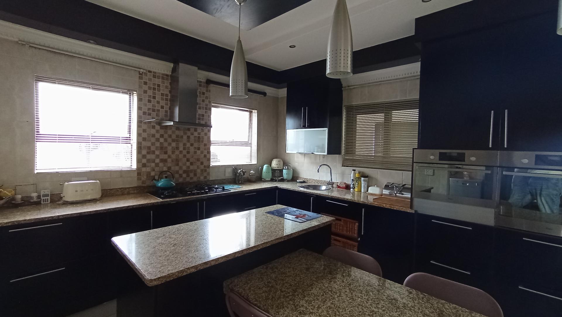 Kitchen - 27 square meters of property in Willow Acres Estate