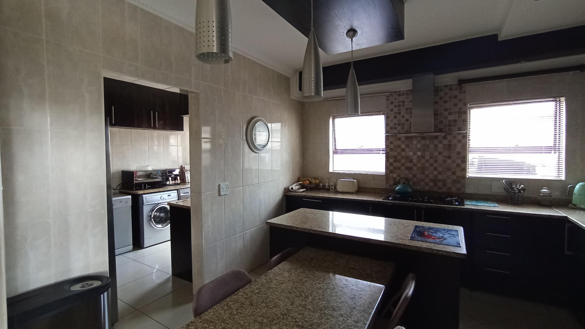 Kitchen - 27 square meters of property in Willow Acres Estate