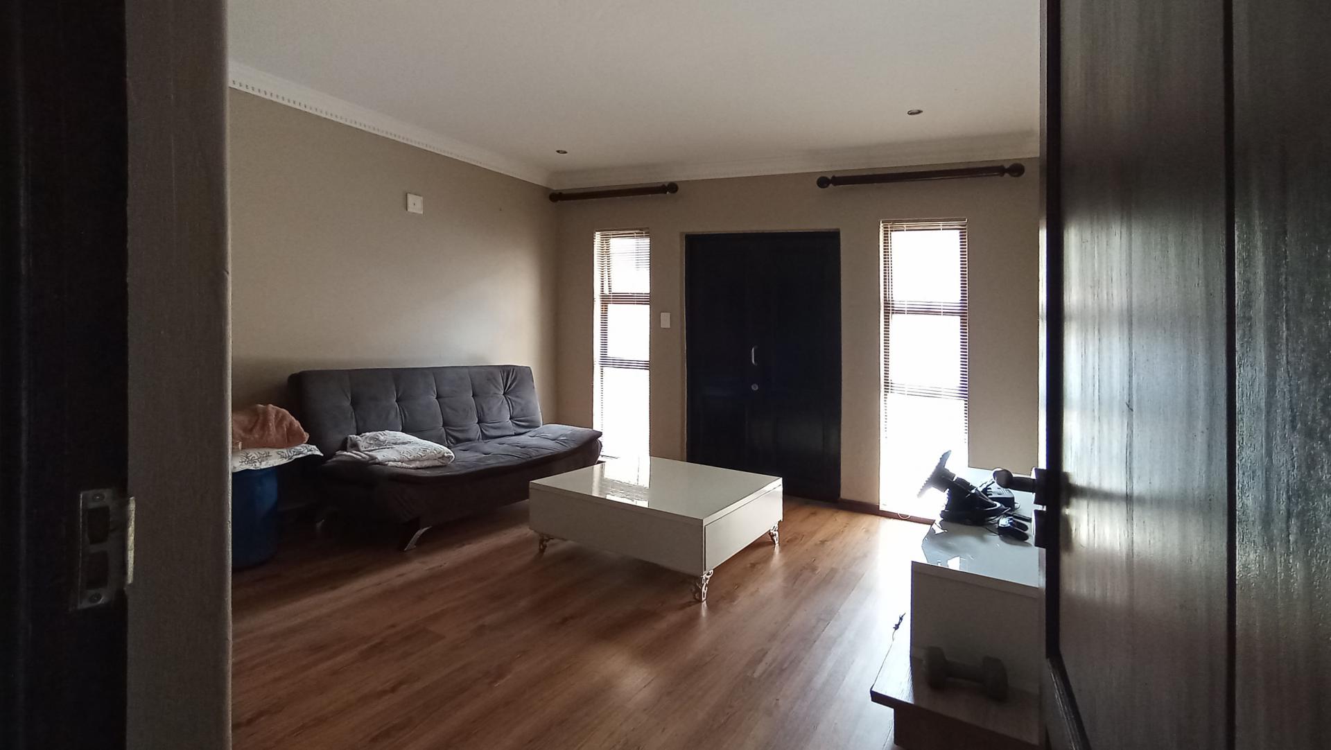Lounges - 78 square meters of property in Willow Acres Estate