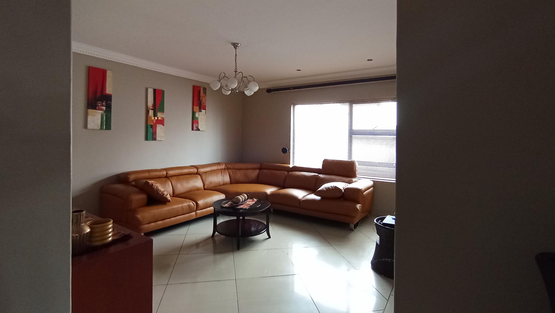 Lounges - 78 square meters of property in Willow Acres Estate