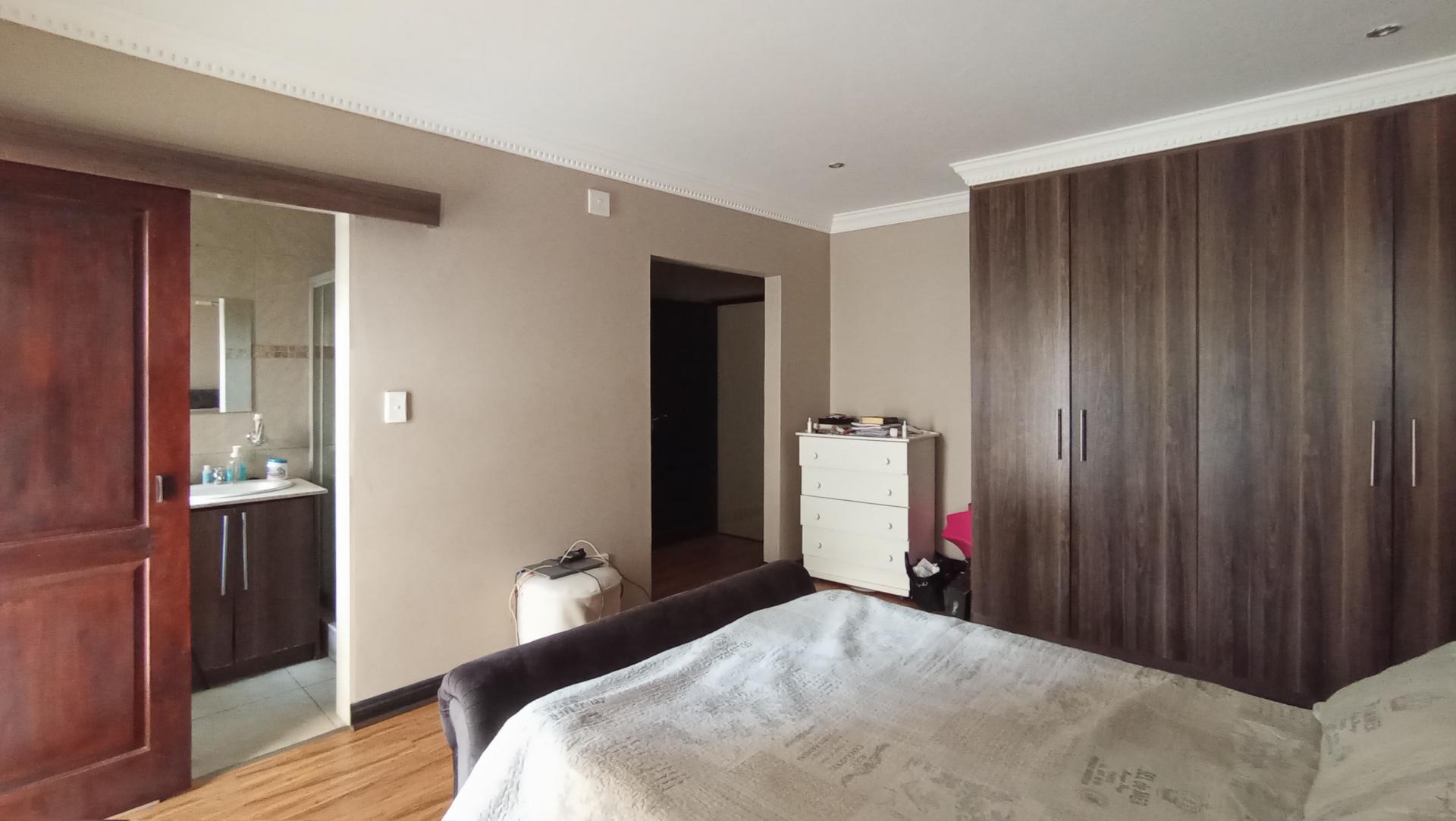 Bed Room 1 - 24 square meters of property in Willow Acres Estate