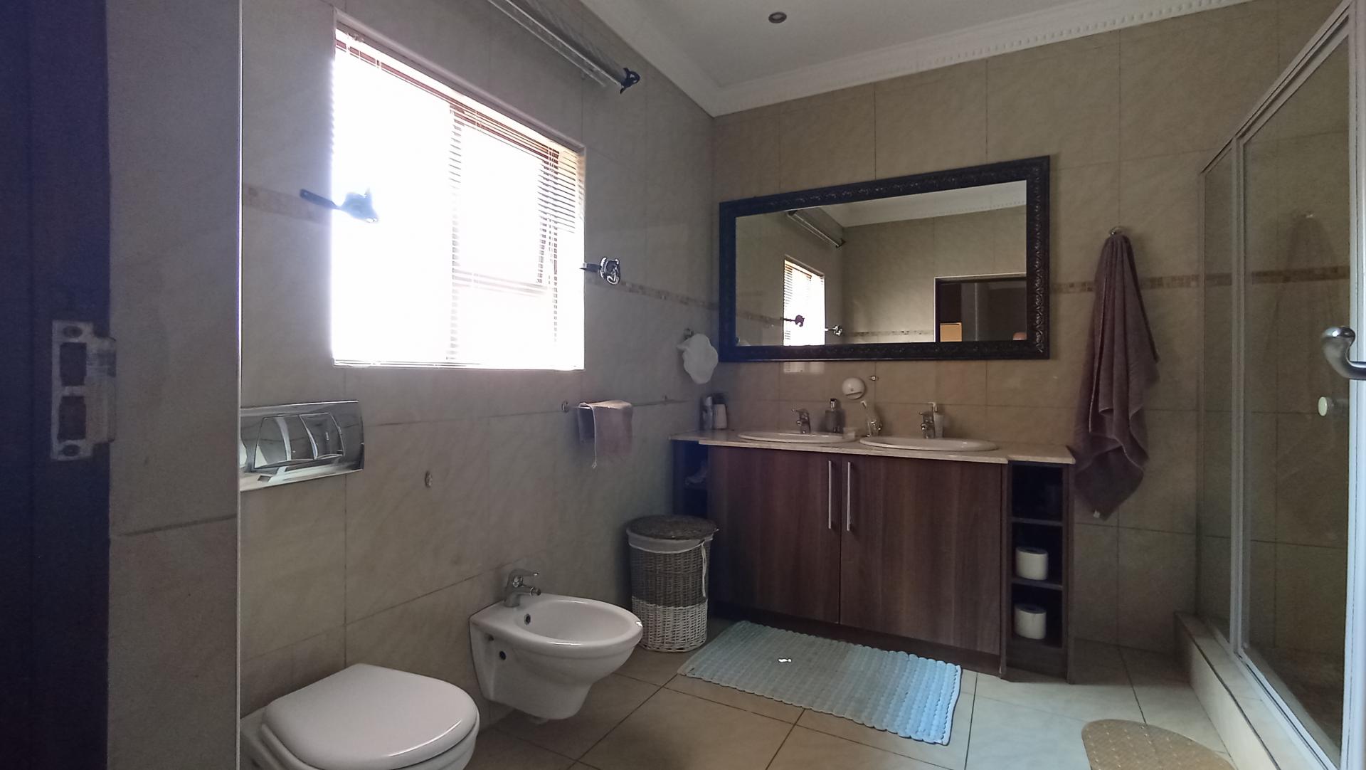 Bathroom 2 - 8 square meters of property in Willow Acres Estate