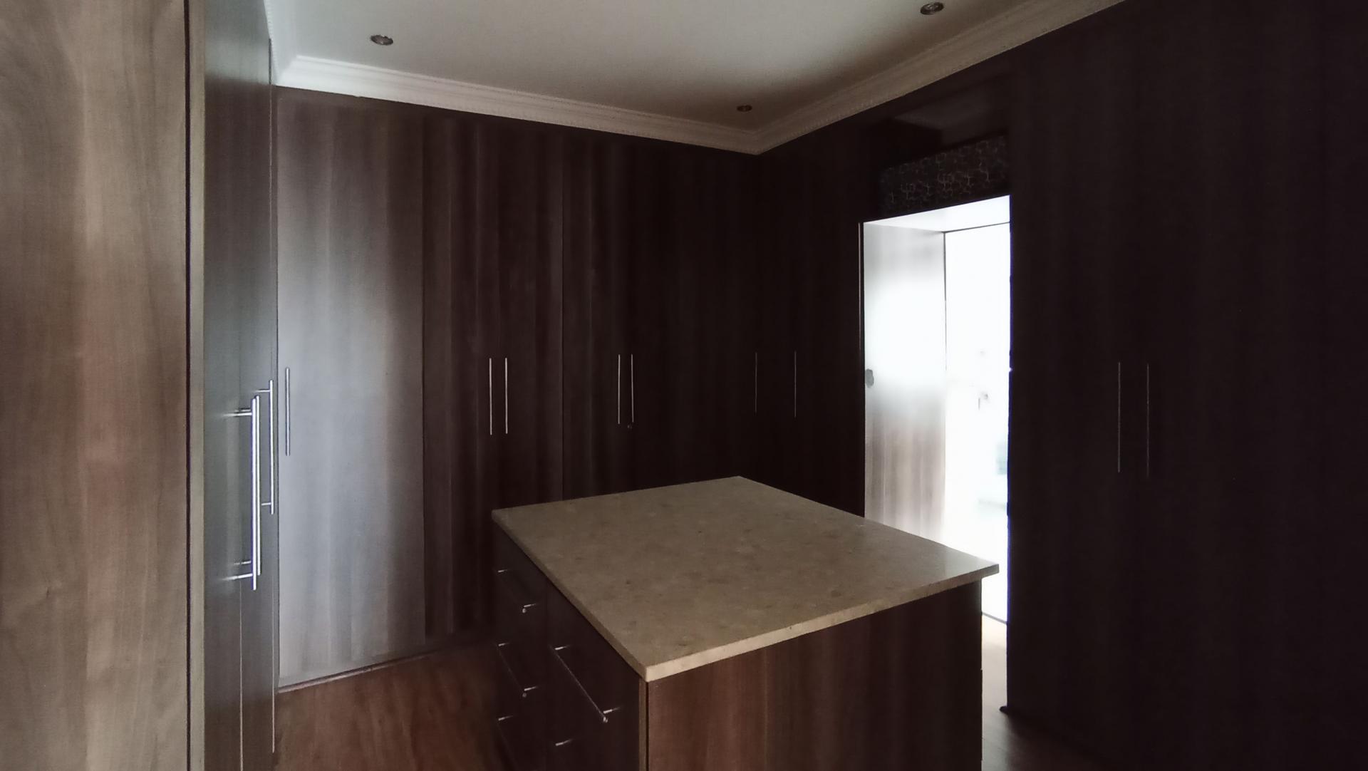 Main Bedroom - 49 square meters of property in Willow Acres Estate
