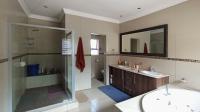 Main Bedroom - 49 square meters of property in Willow Acres Estate
