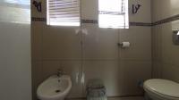 Main Bathroom - 16 square meters of property in Willow Acres Estate
