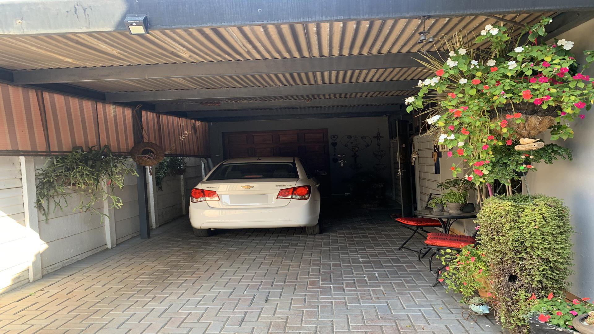 Carport  of property in Vanderbijlpark