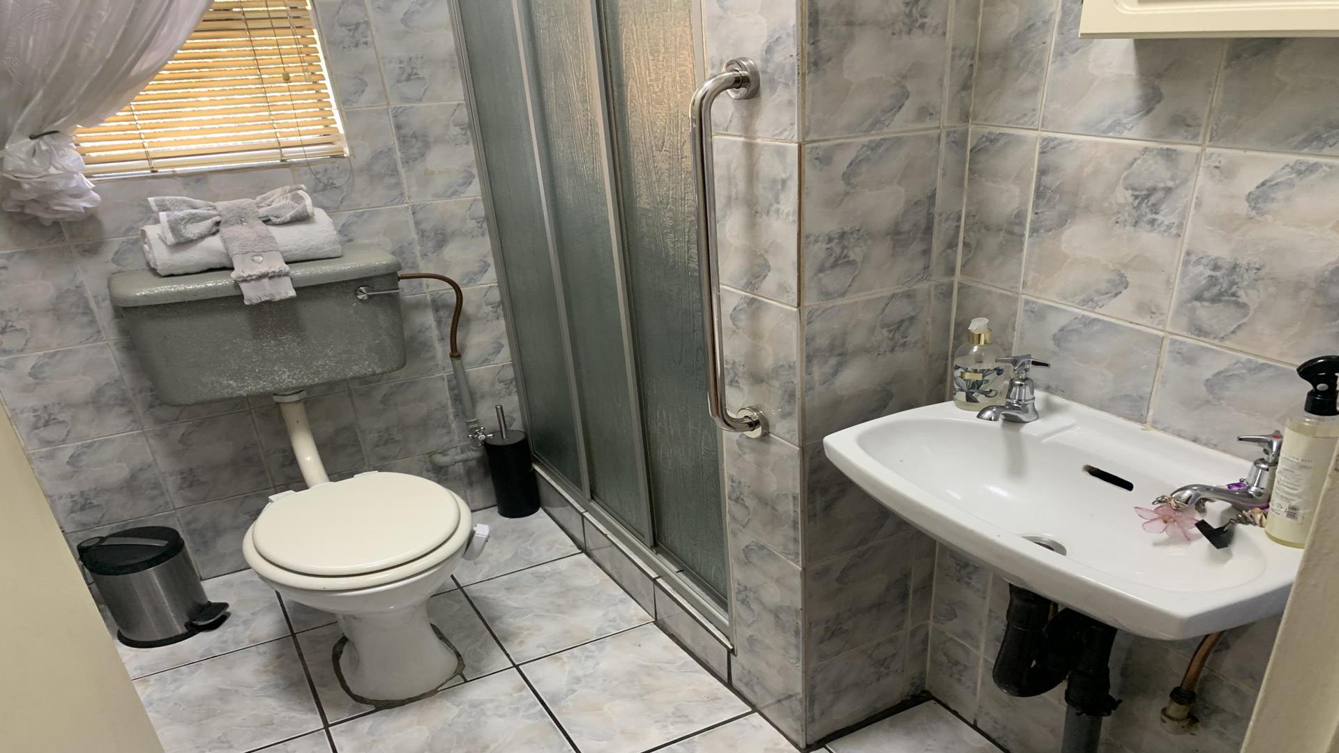 Bathroom 2 of property in Vanderbijlpark