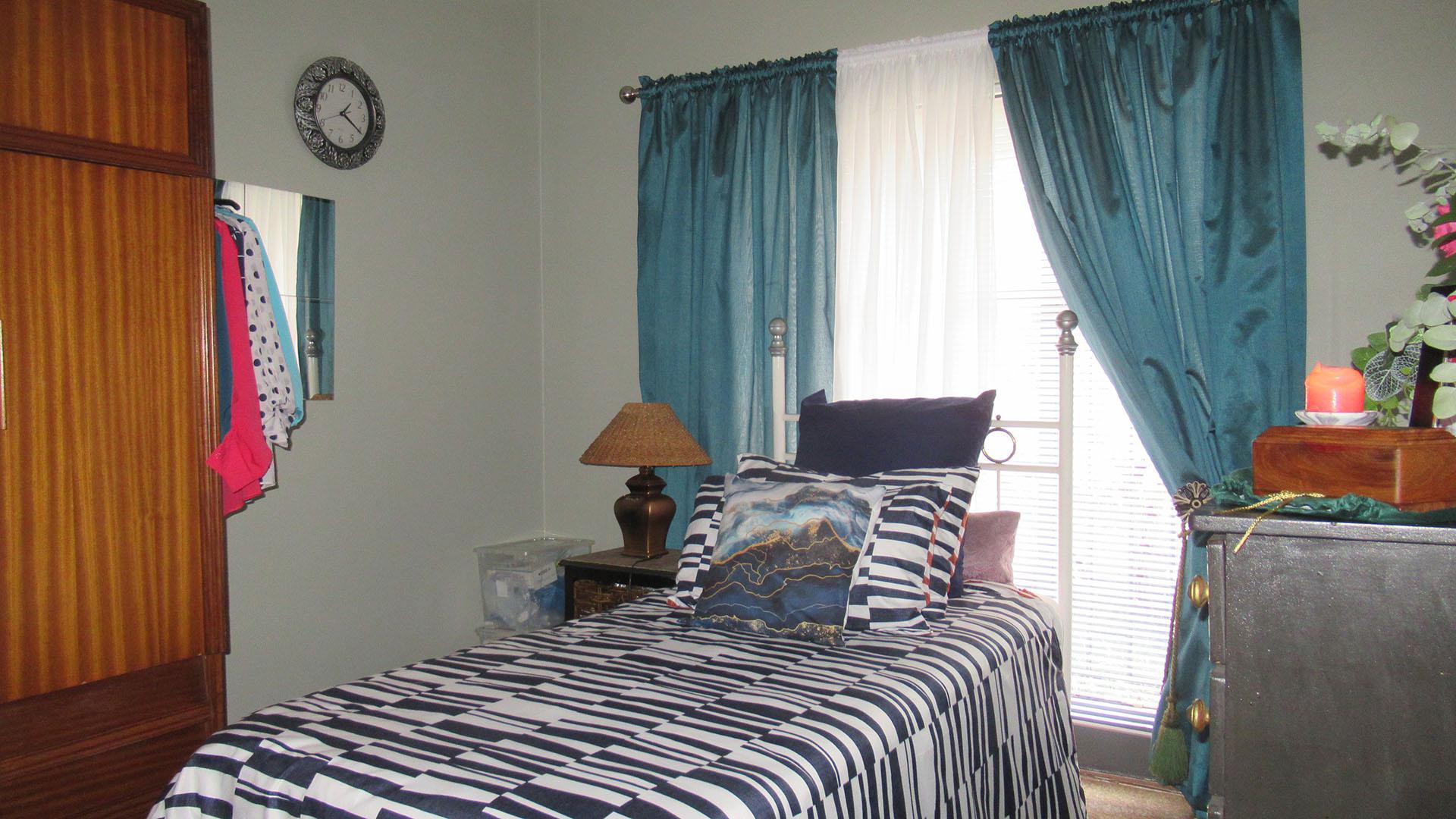 Bed Room 1 - 9 square meters of property in Vanderbijlpark