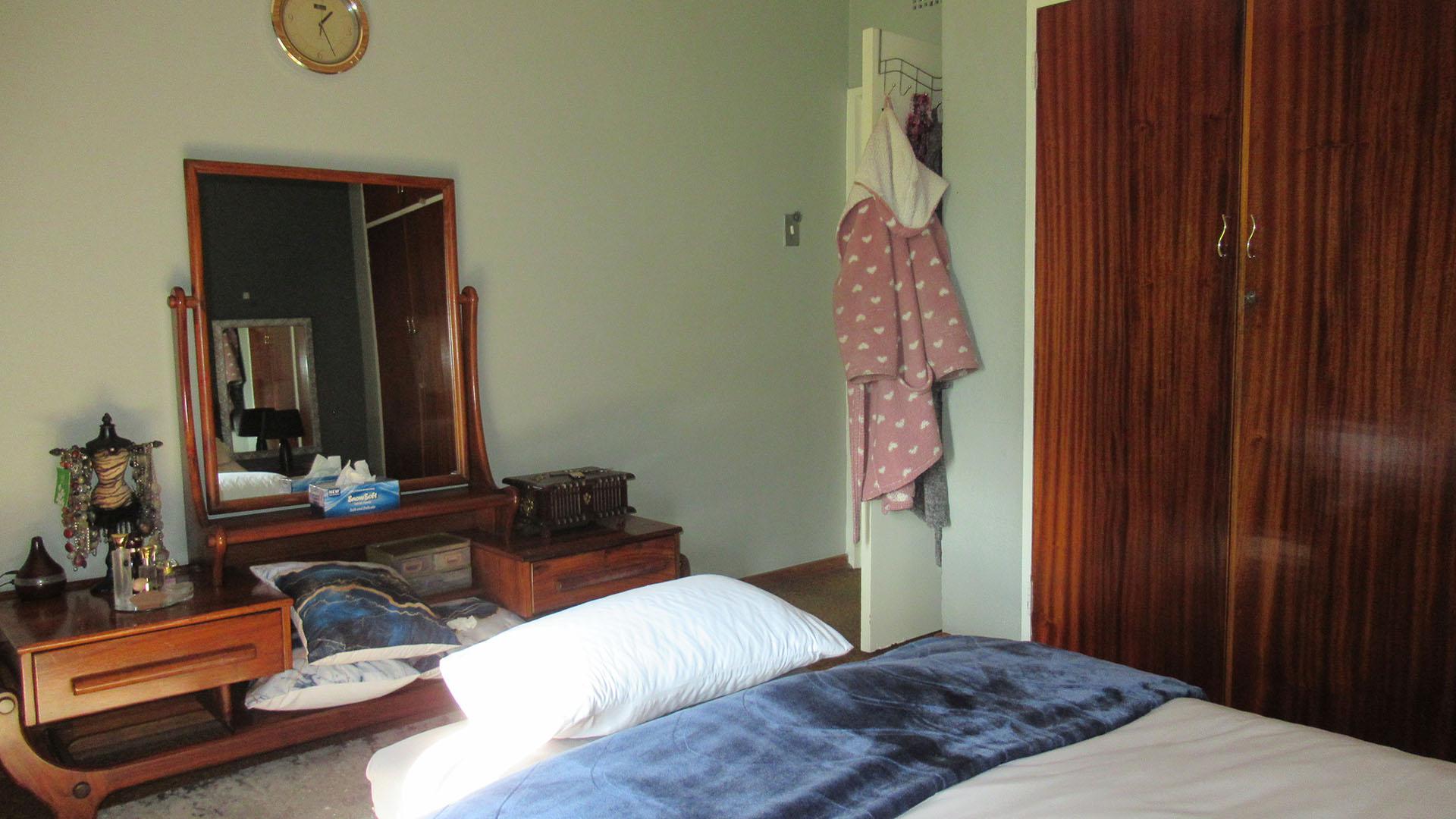 Bed Room 2 - 16 square meters of property in Vanderbijlpark
