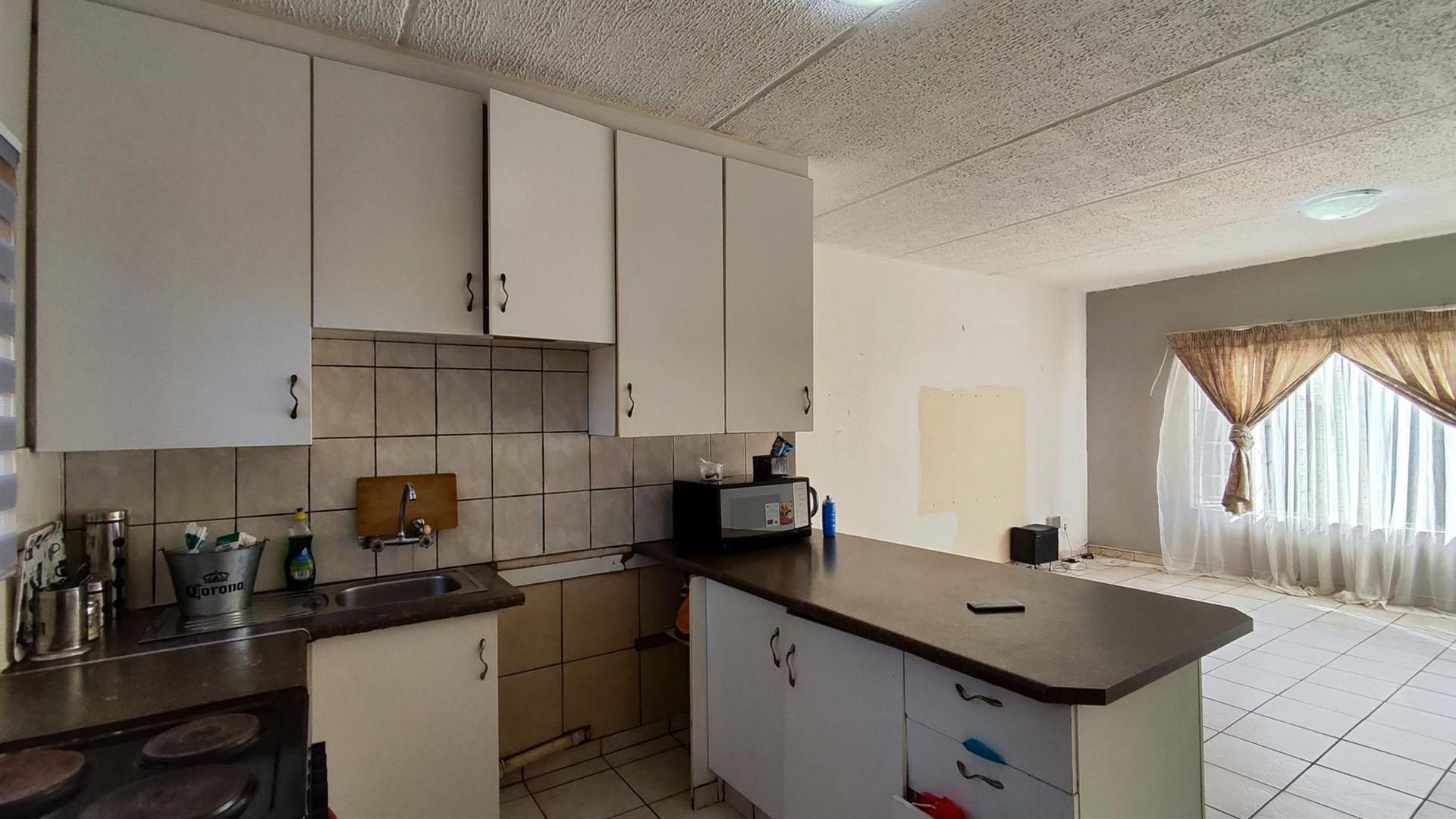 Kitchen - 10 square meters of property in Norkem park