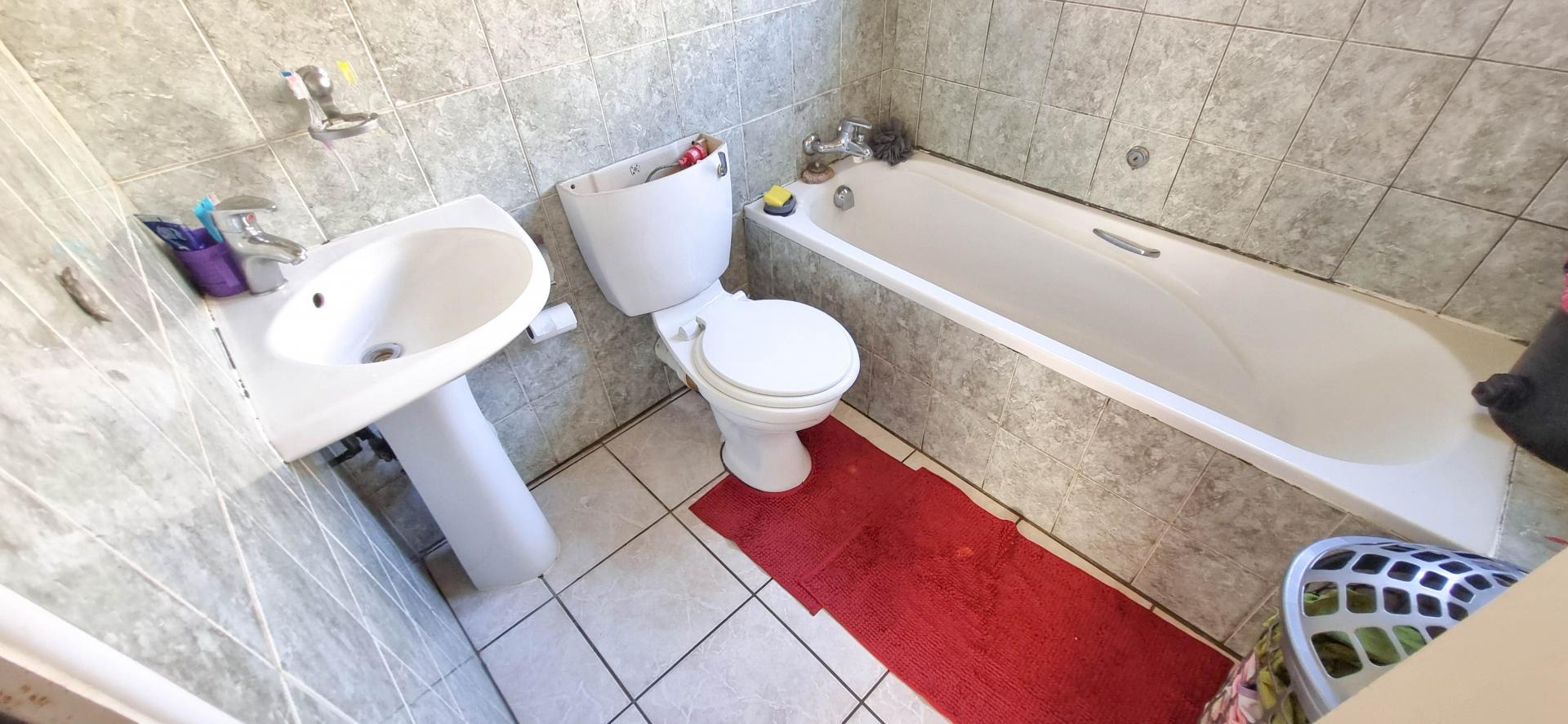 Bathroom 1 - 6 square meters of property in Norkem park