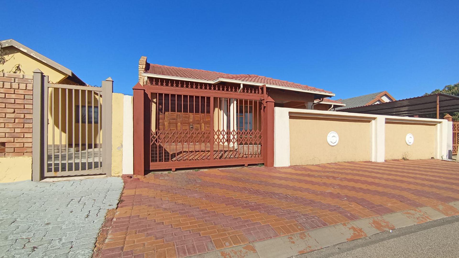 Front View of property in Mabopane
