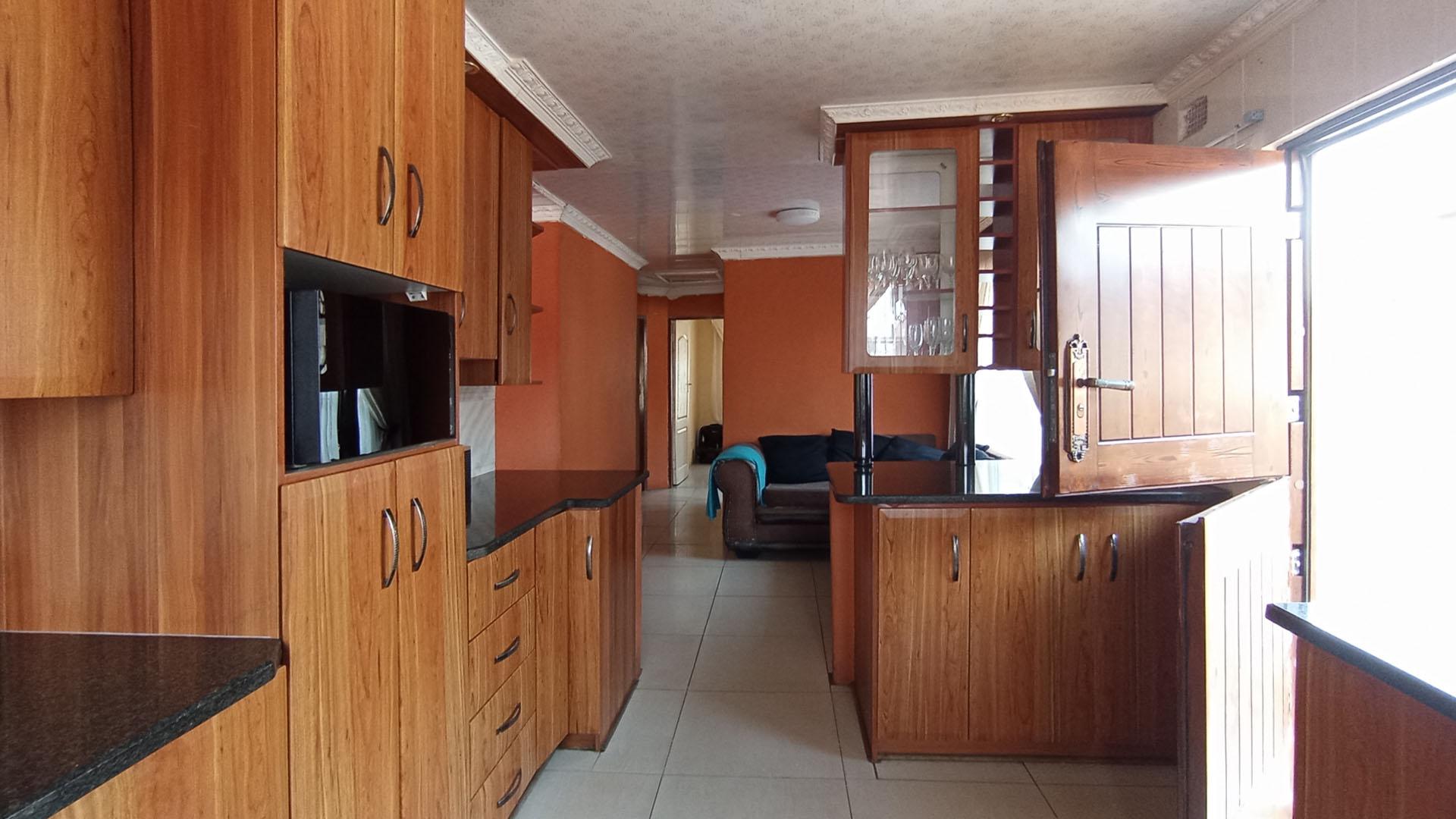 Kitchen - 13 square meters of property in Mabopane