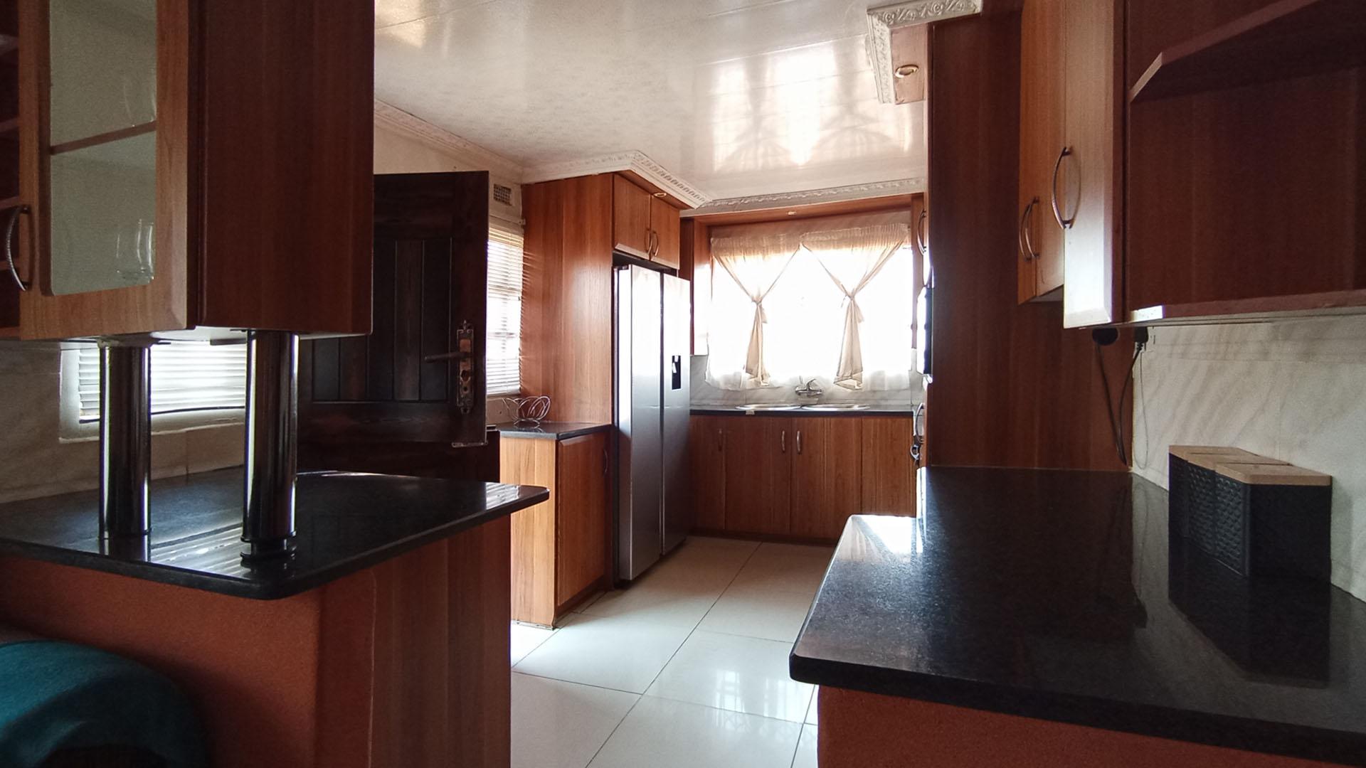 Kitchen - 13 square meters of property in Mabopane
