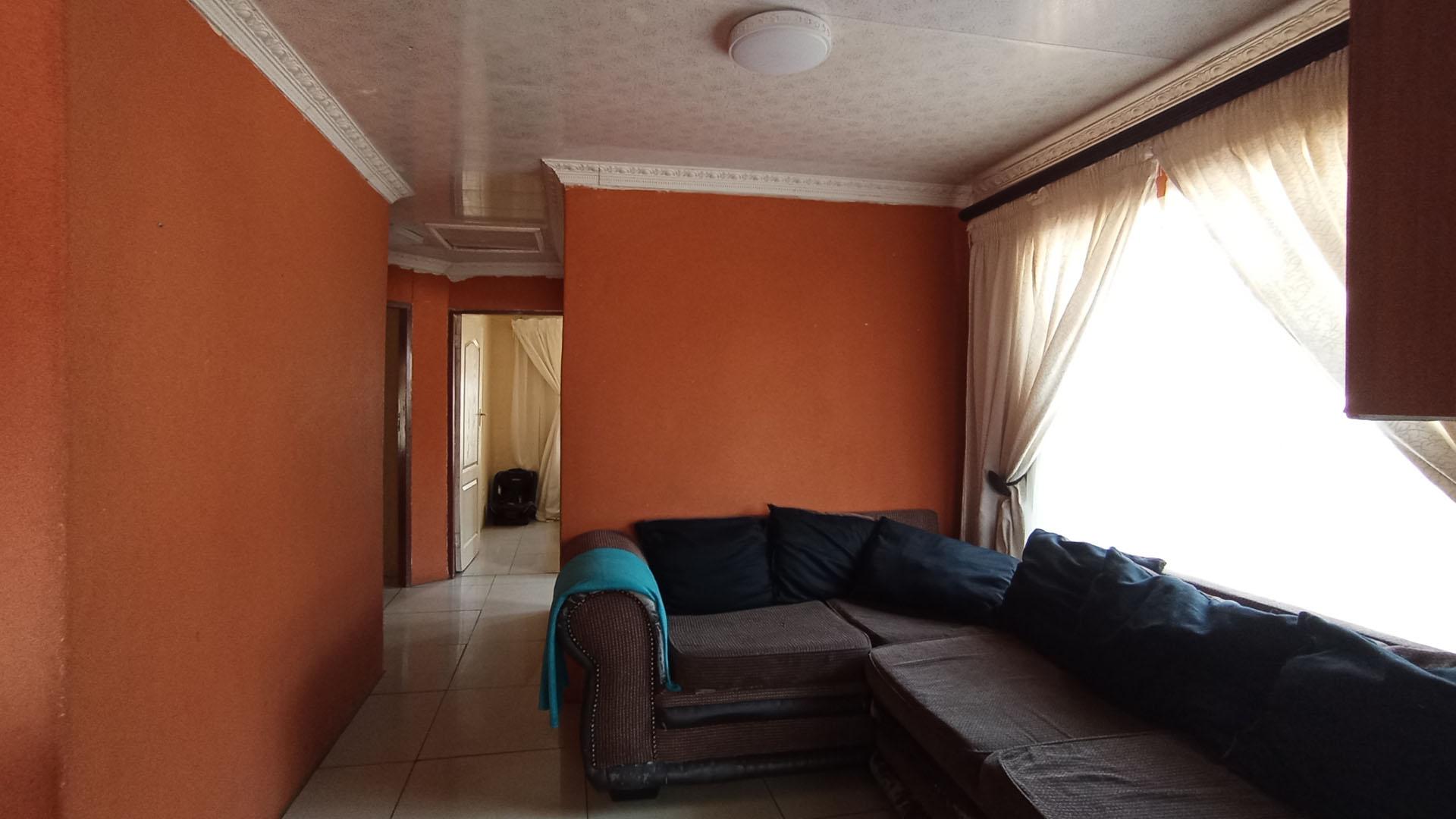 Dining Room - 10 square meters of property in Mabopane