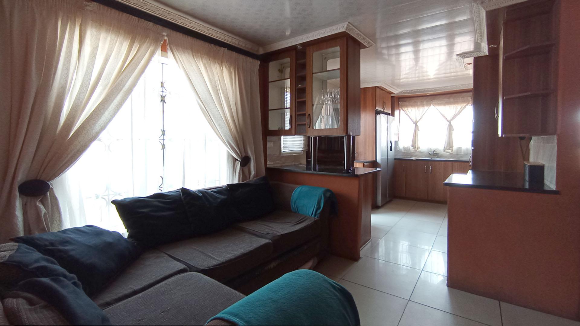 Dining Room - 10 square meters of property in Mabopane