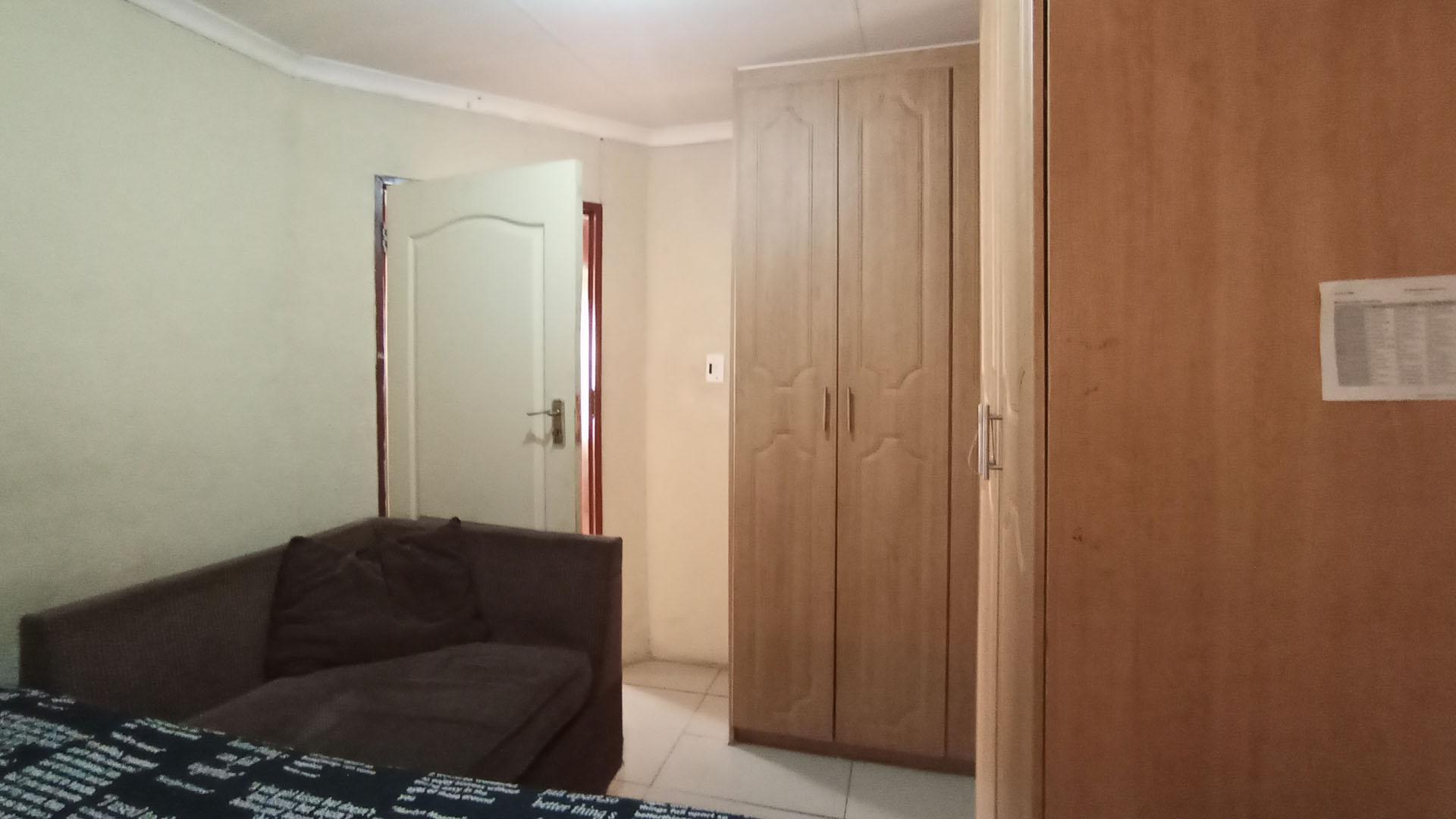 Bed Room 1 - 11 square meters of property in Mabopane