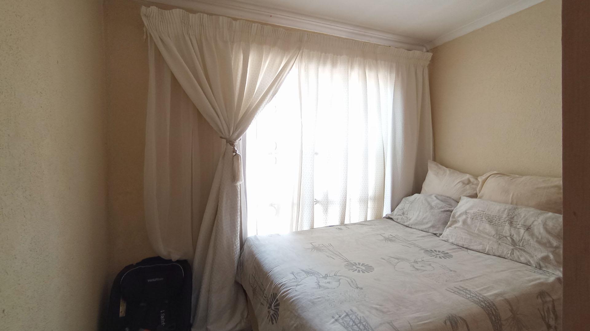 Bed Room 2 - 9 square meters of property in Mabopane