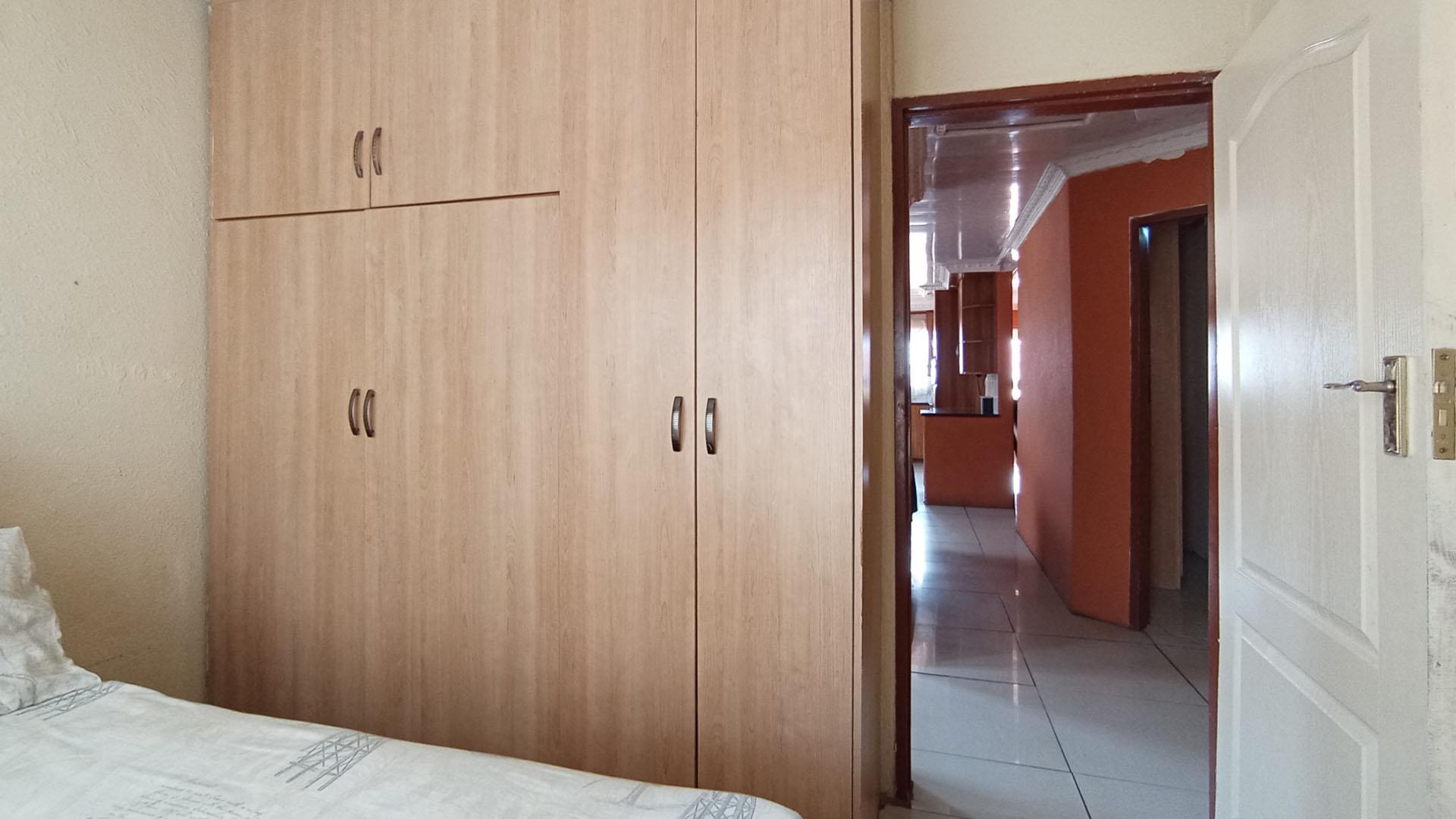 Bed Room 2 - 9 square meters of property in Mabopane