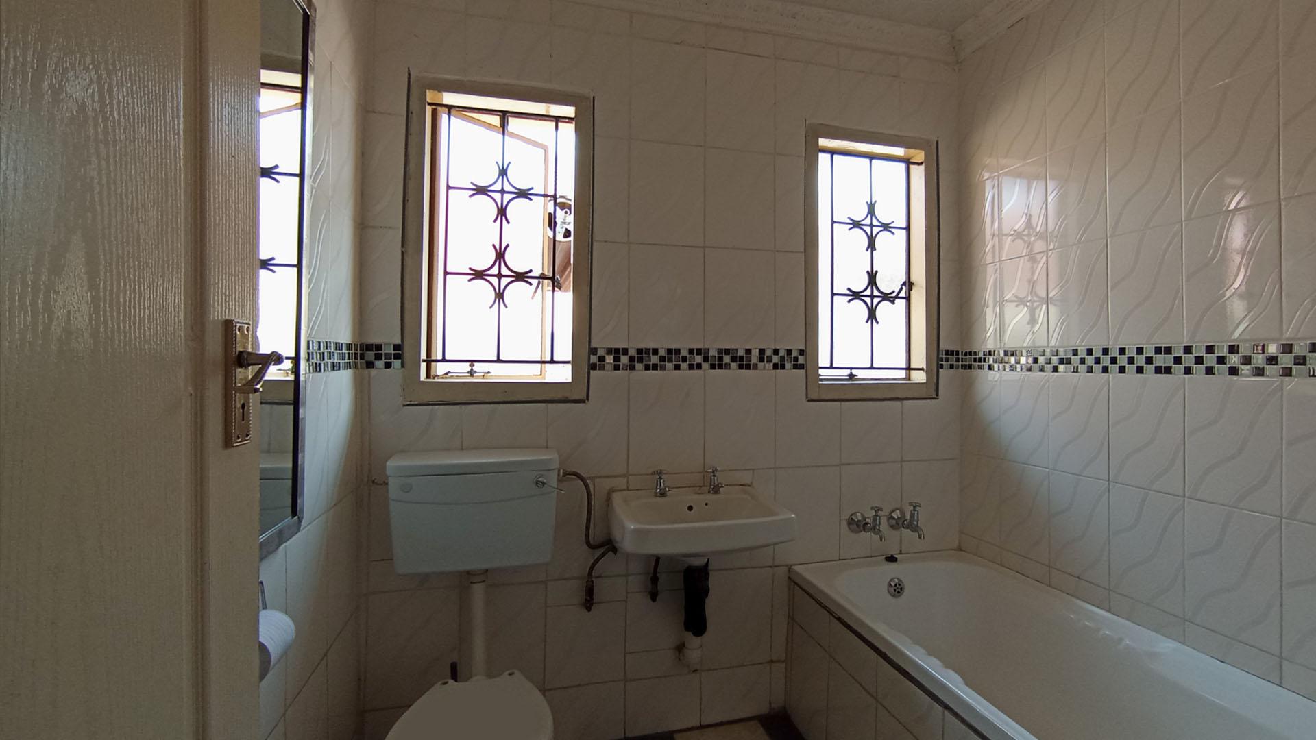 Bathroom 1 - 5 square meters of property in Mabopane