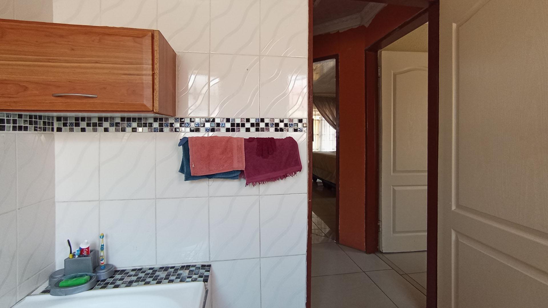 Bathroom 1 - 5 square meters of property in Mabopane