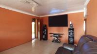Lounges - 22 square meters of property in Mabopane