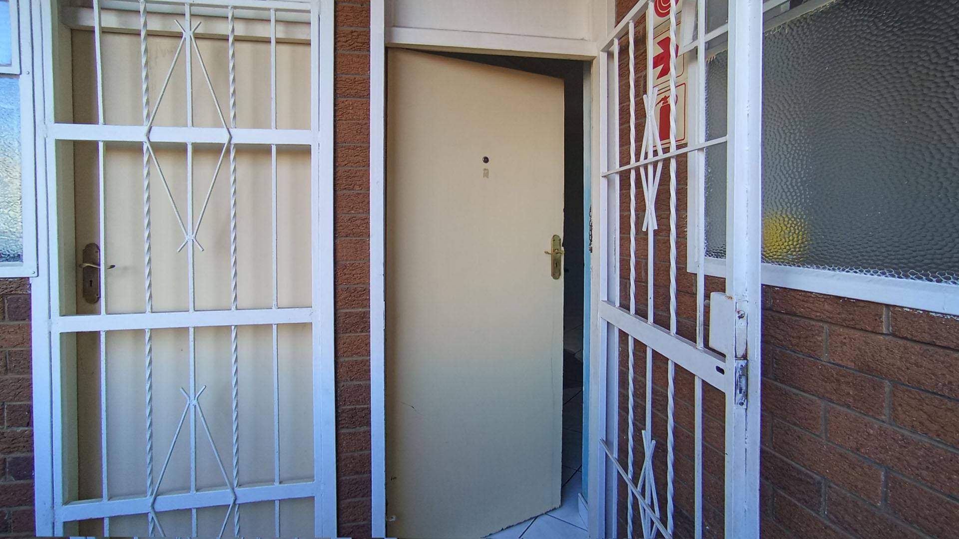 Front View of property in Sunnyside