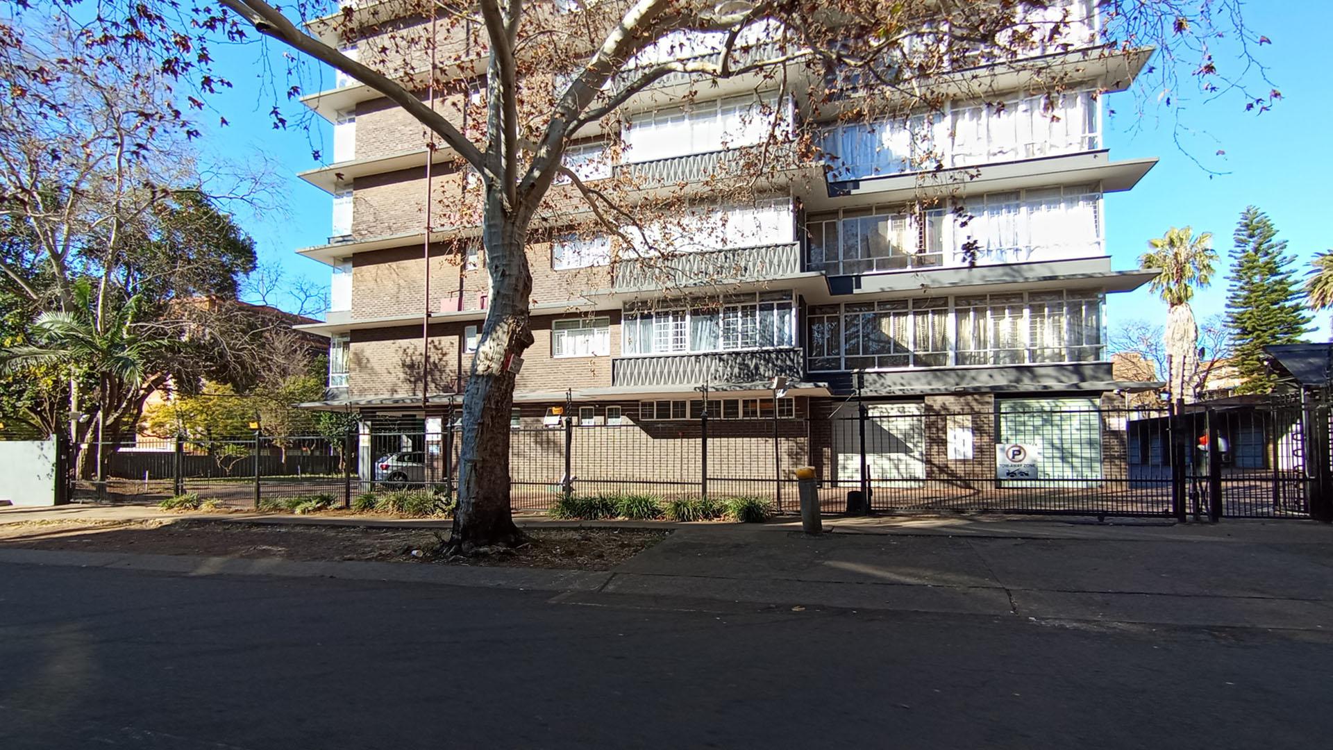 Front View of property in Sunnyside