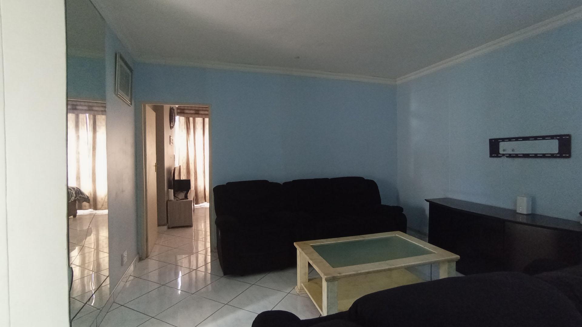 Lounges - 22 square meters of property in Sunnyside