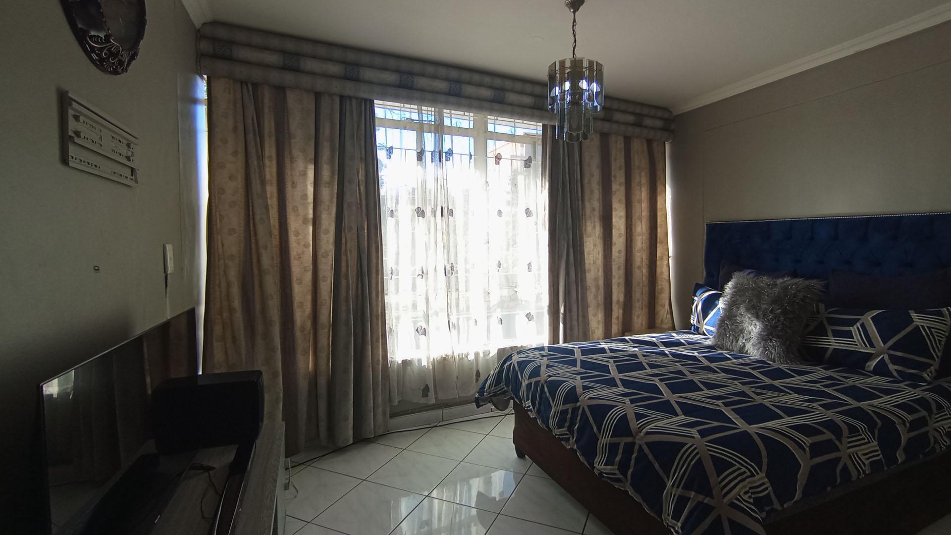 Bed Room 1 - 16 square meters of property in Sunnyside