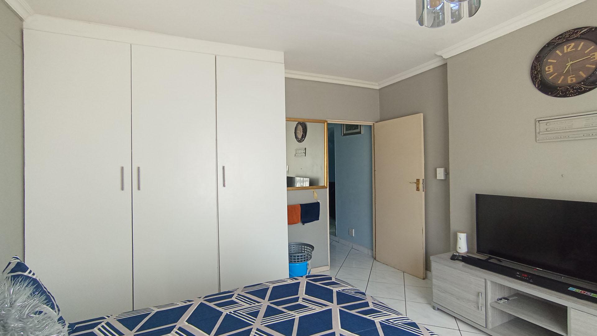 Bed Room 1 - 16 square meters of property in Sunnyside