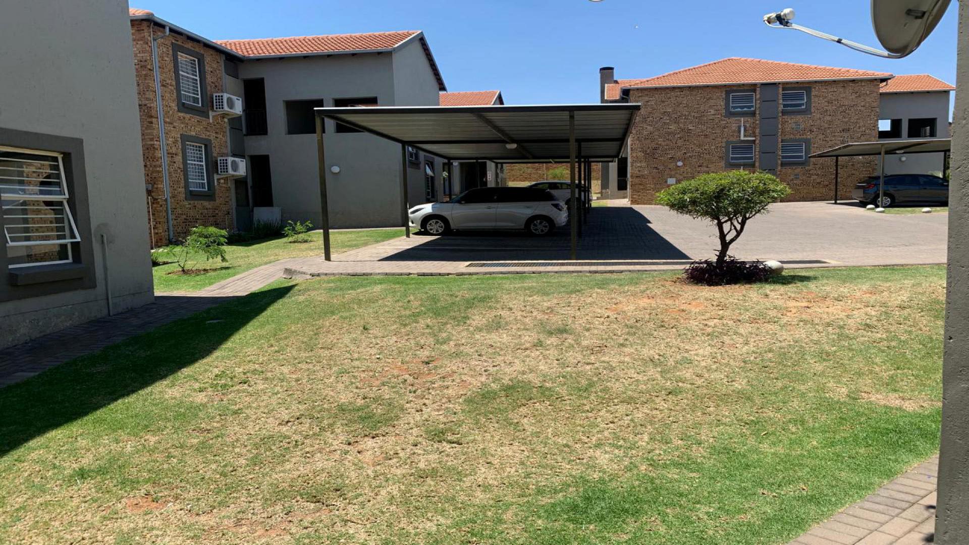 Front View of property in Ruimsig