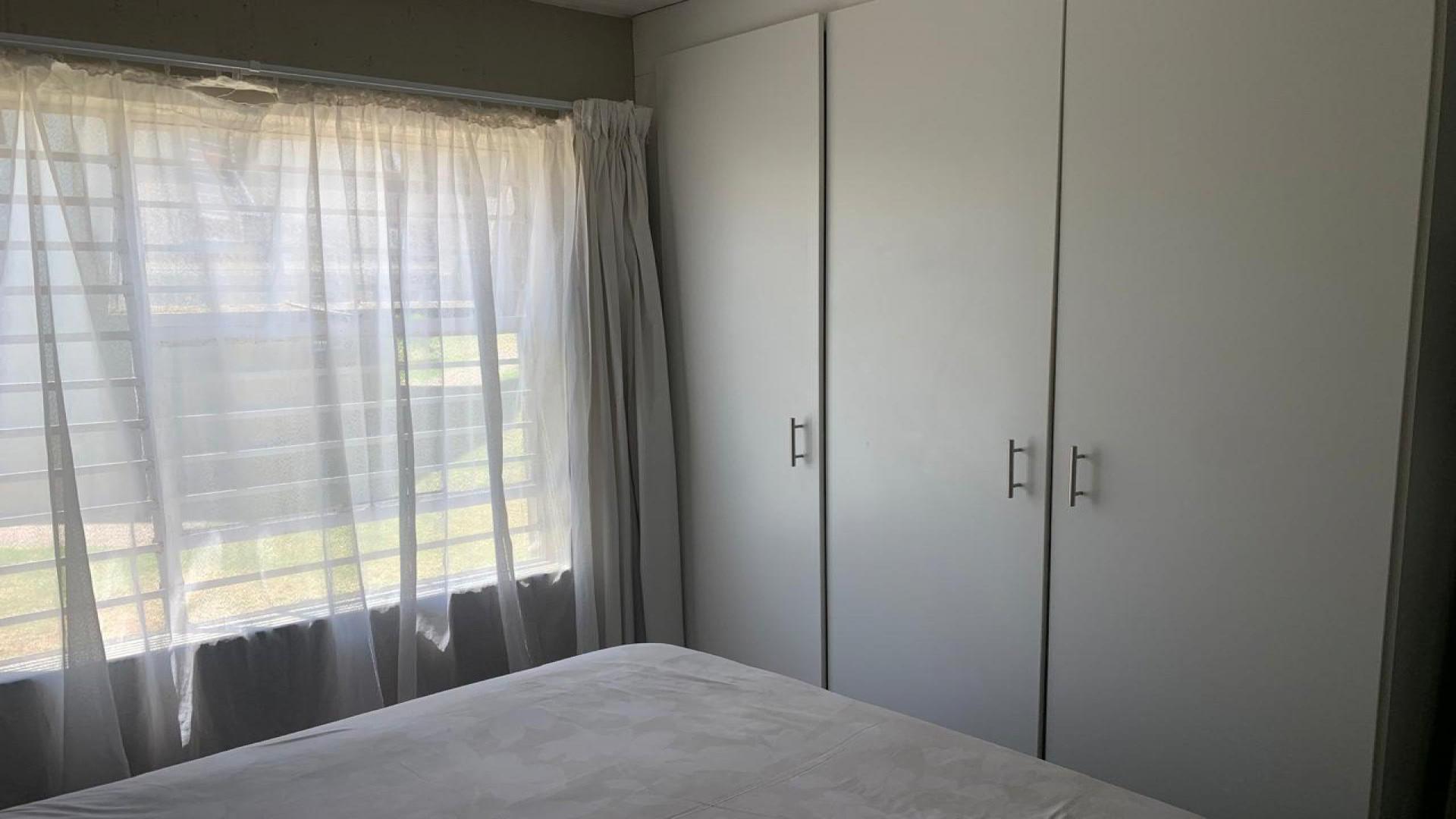 Bed Room 1 of property in Ruimsig