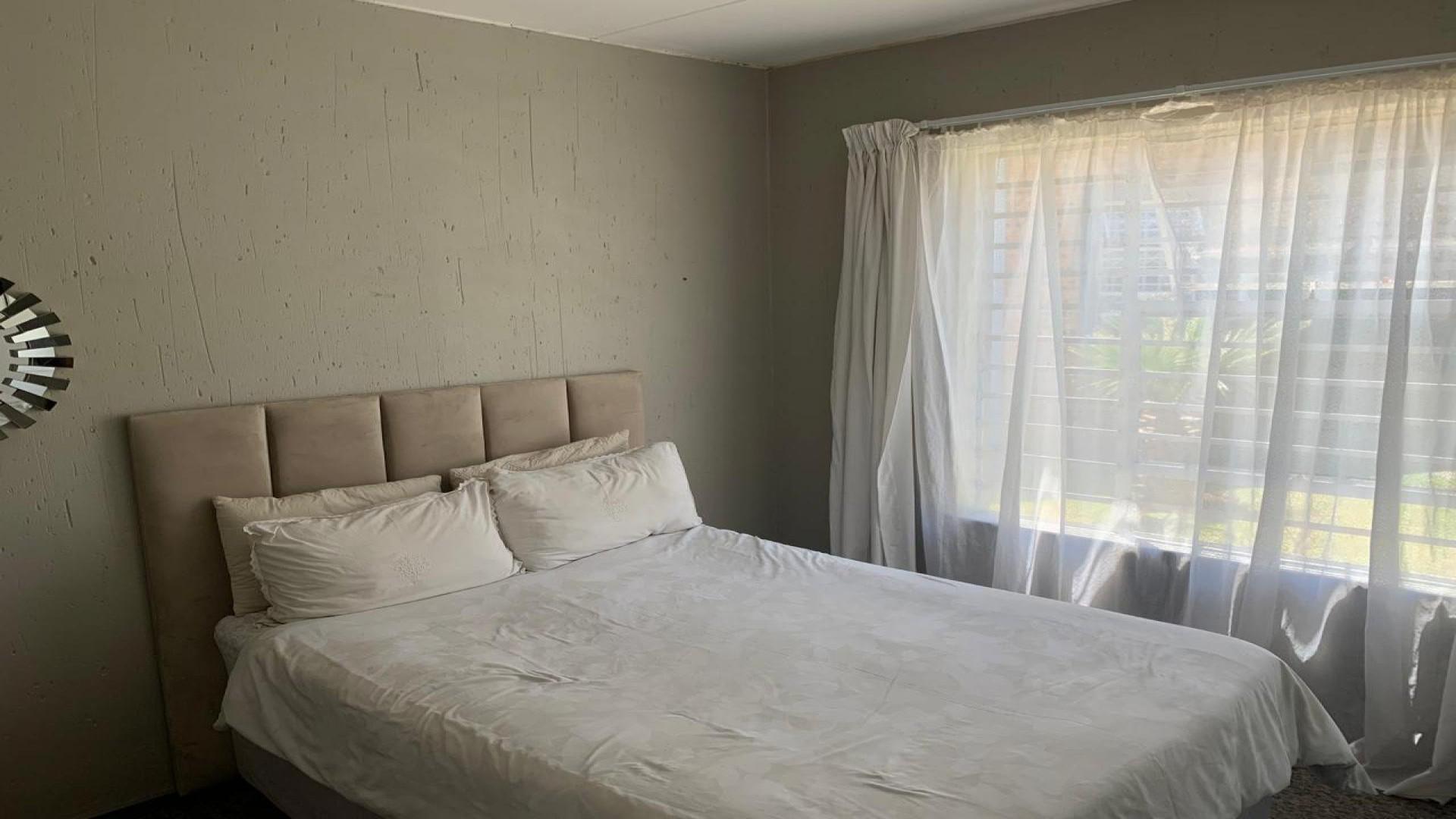 Bed Room 1 of property in Ruimsig