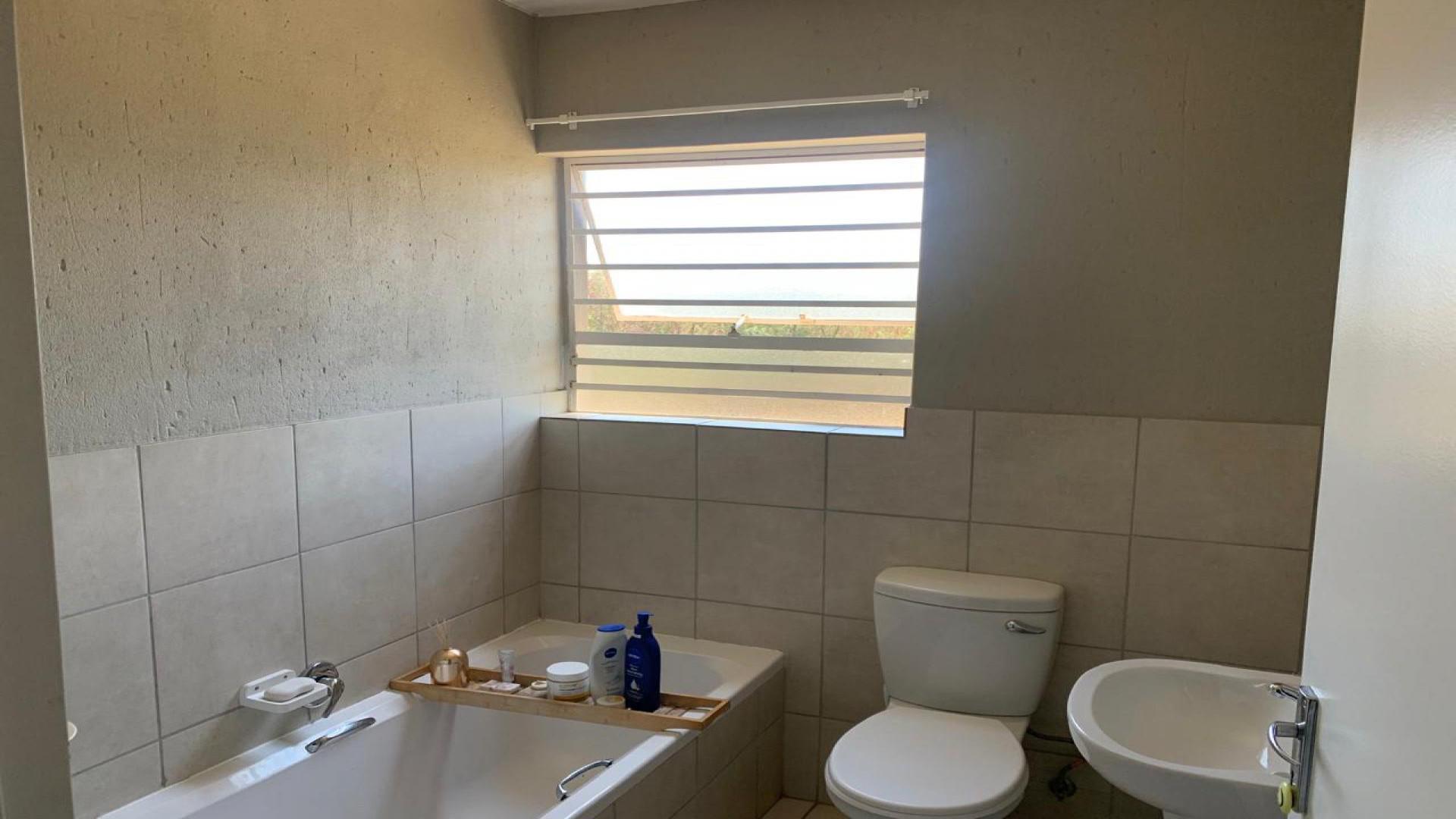 Bathroom 1 of property in Ruimsig