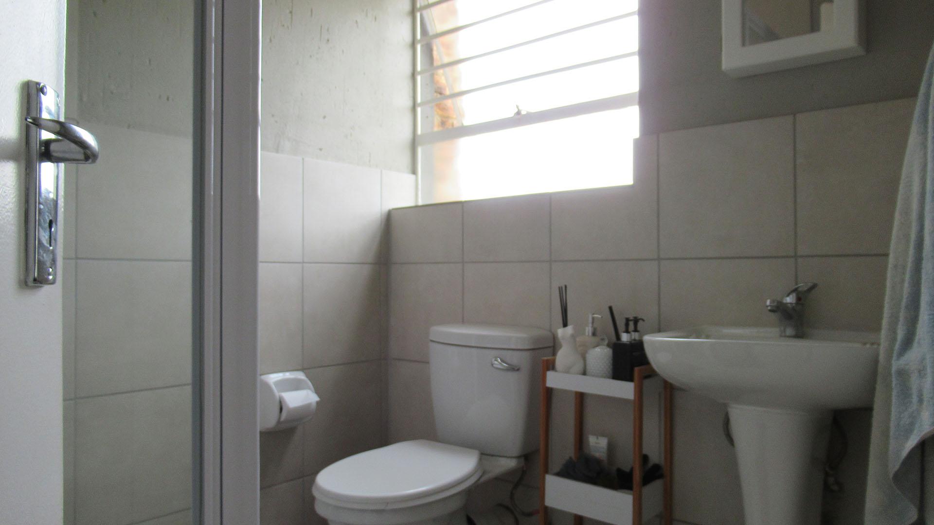 Main Bathroom - 5 square meters of property in Ruimsig