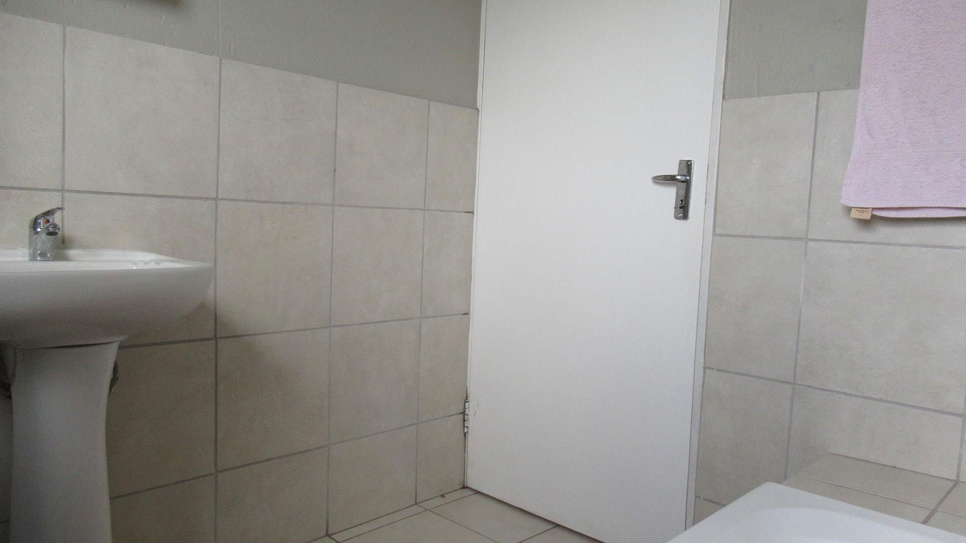 Bathroom 1 - 5 square meters of property in Ruimsig