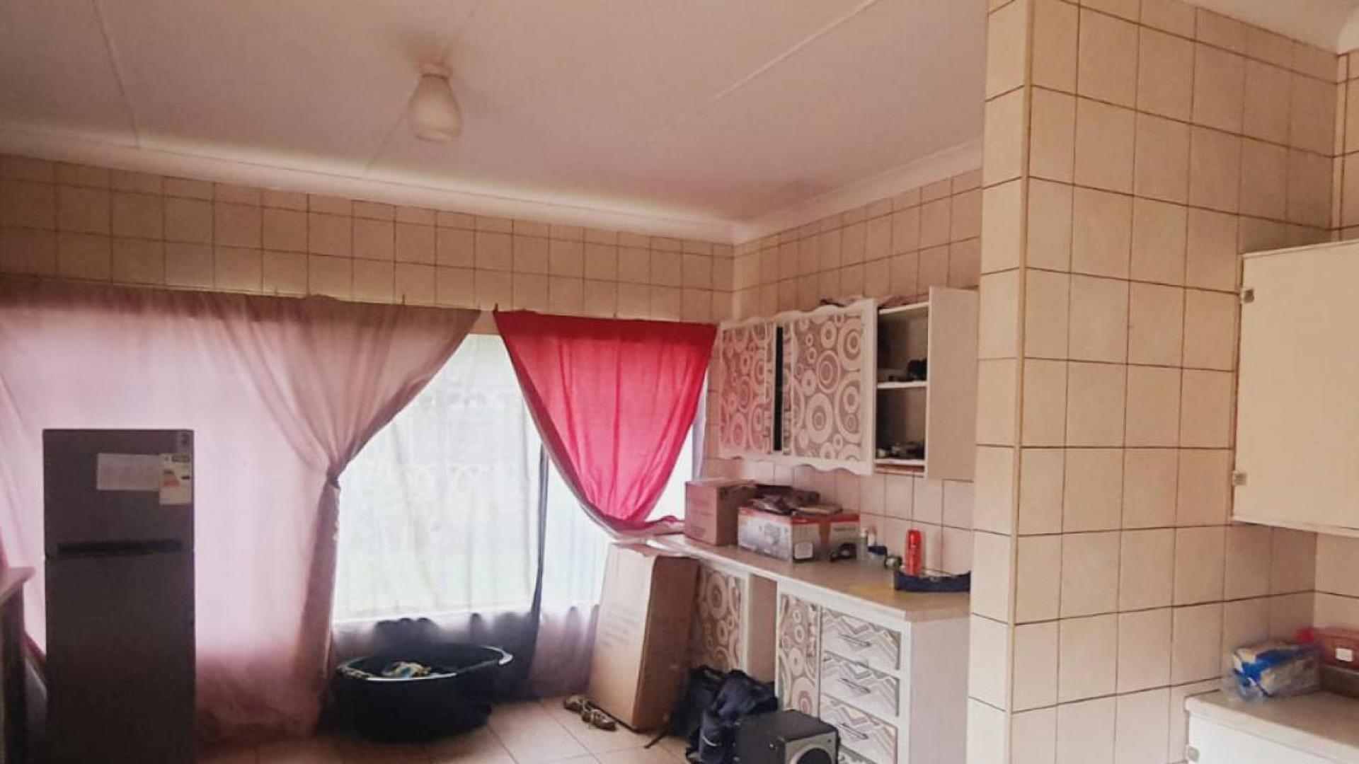 Kitchen of property in Meiringspark