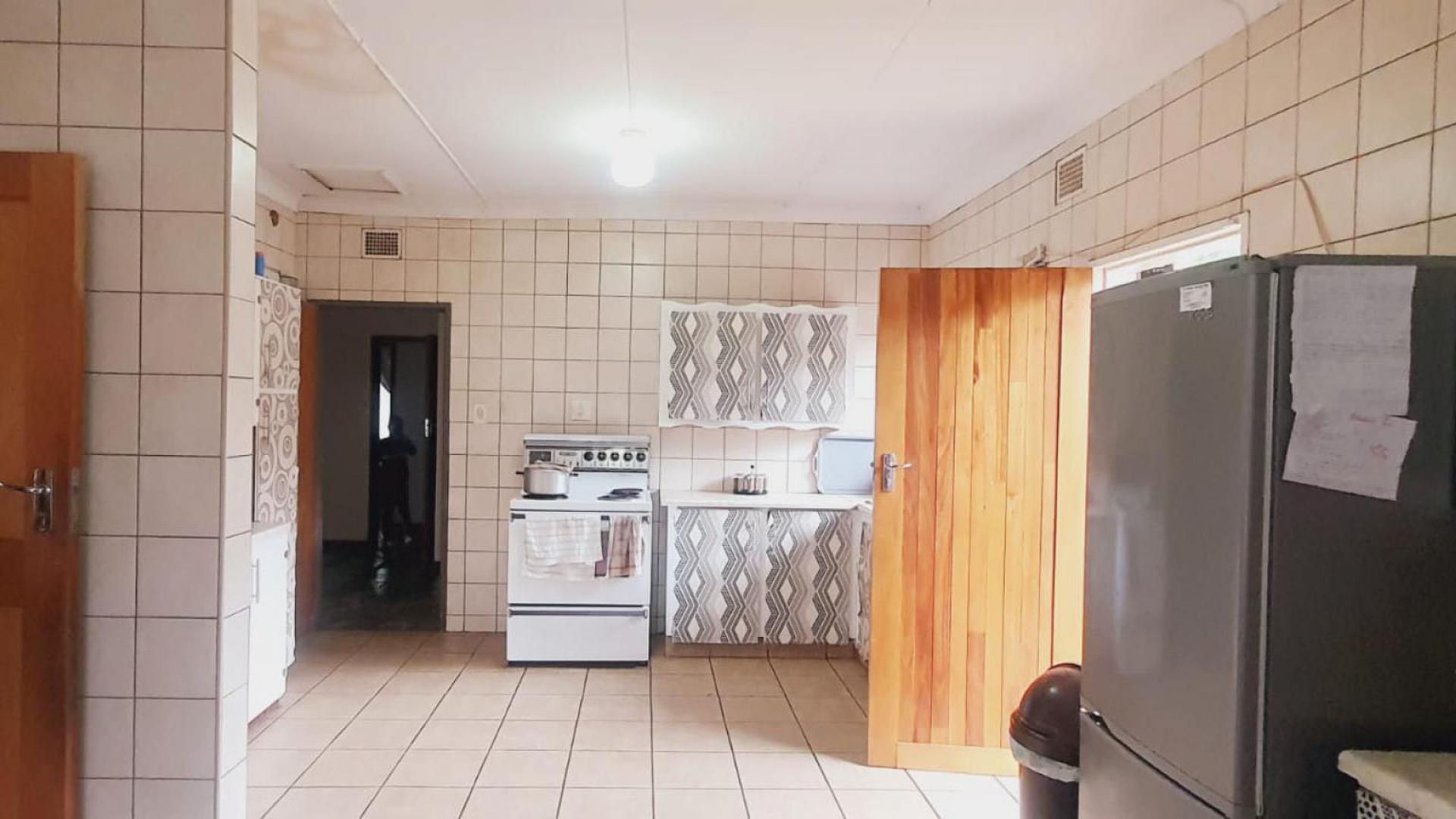 Kitchen of property in Meiringspark
