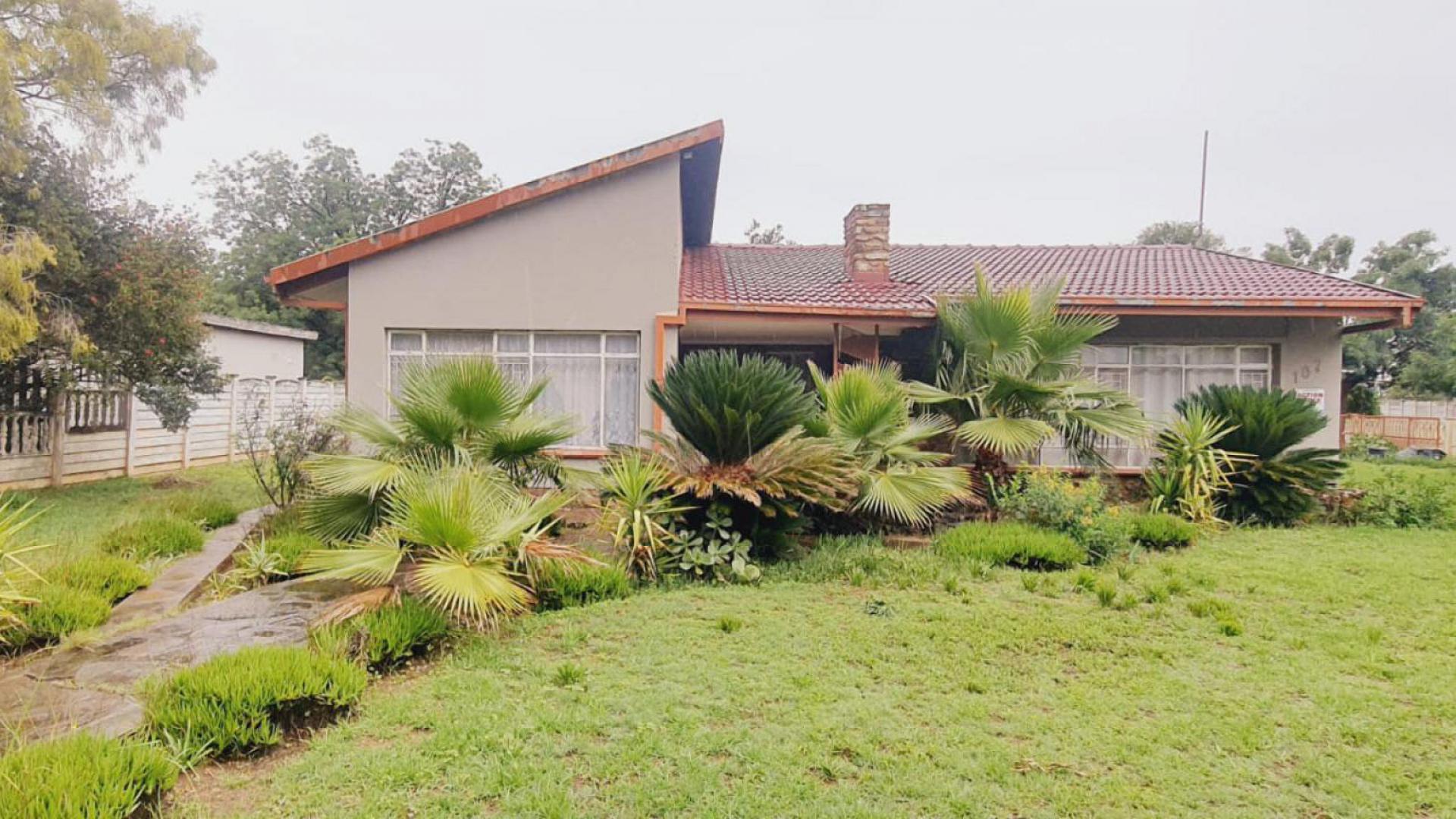 Backyard of property in Meiringspark