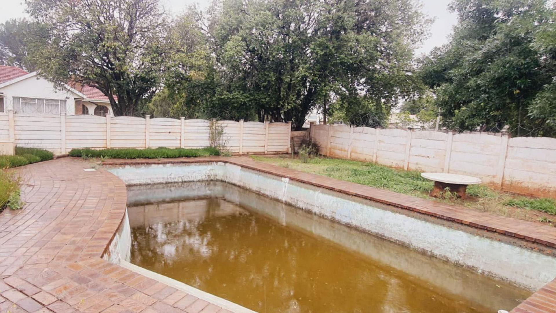 Backyard of property in Meiringspark