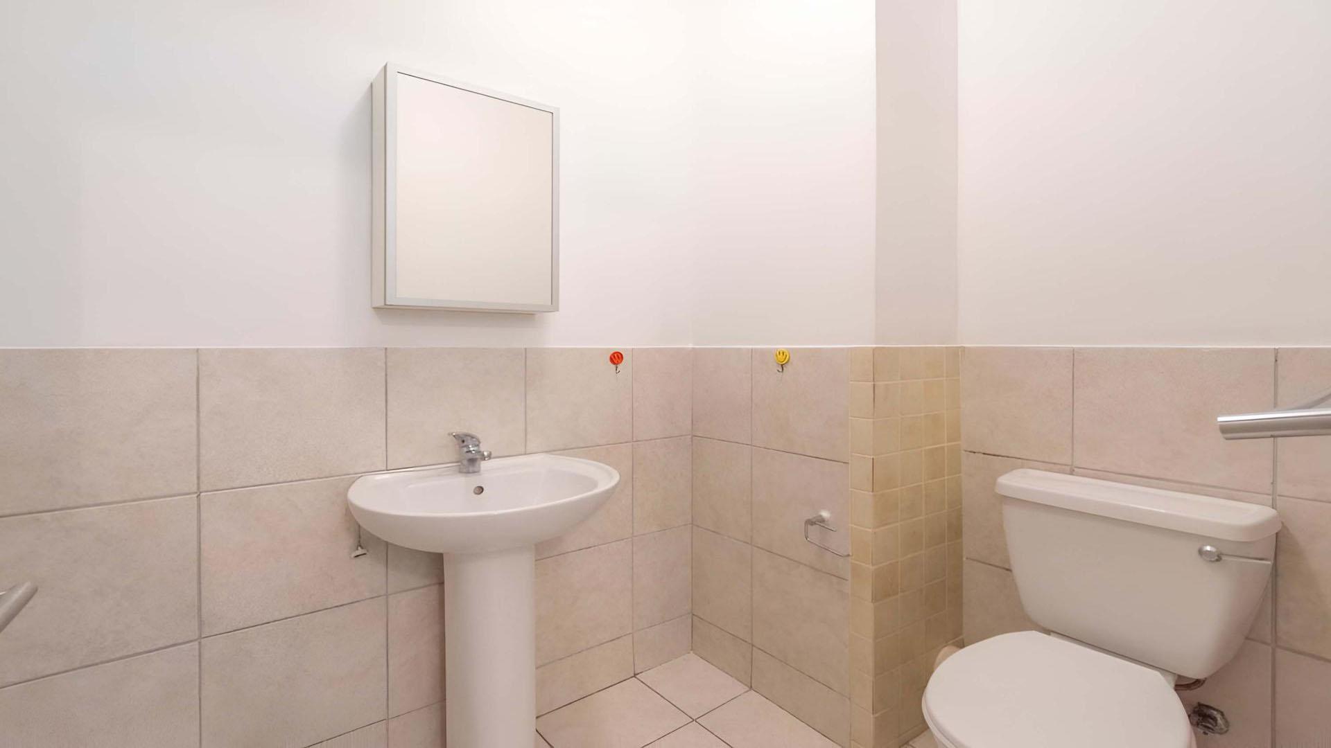 Bathroom 1 - 6 square meters of property in Zonnebloem