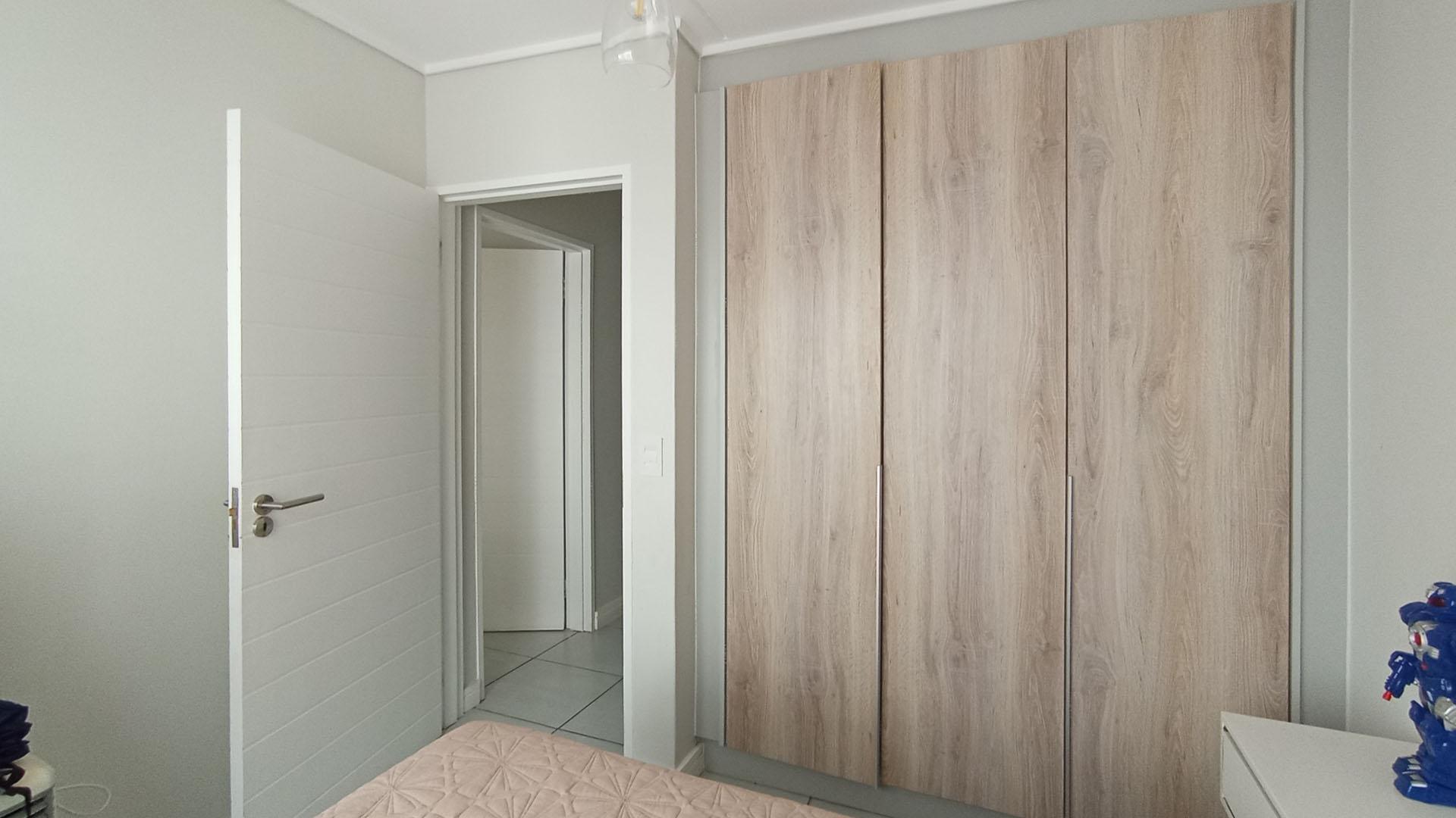 Bed Room 1 - 9 square meters of property in Mooikloof